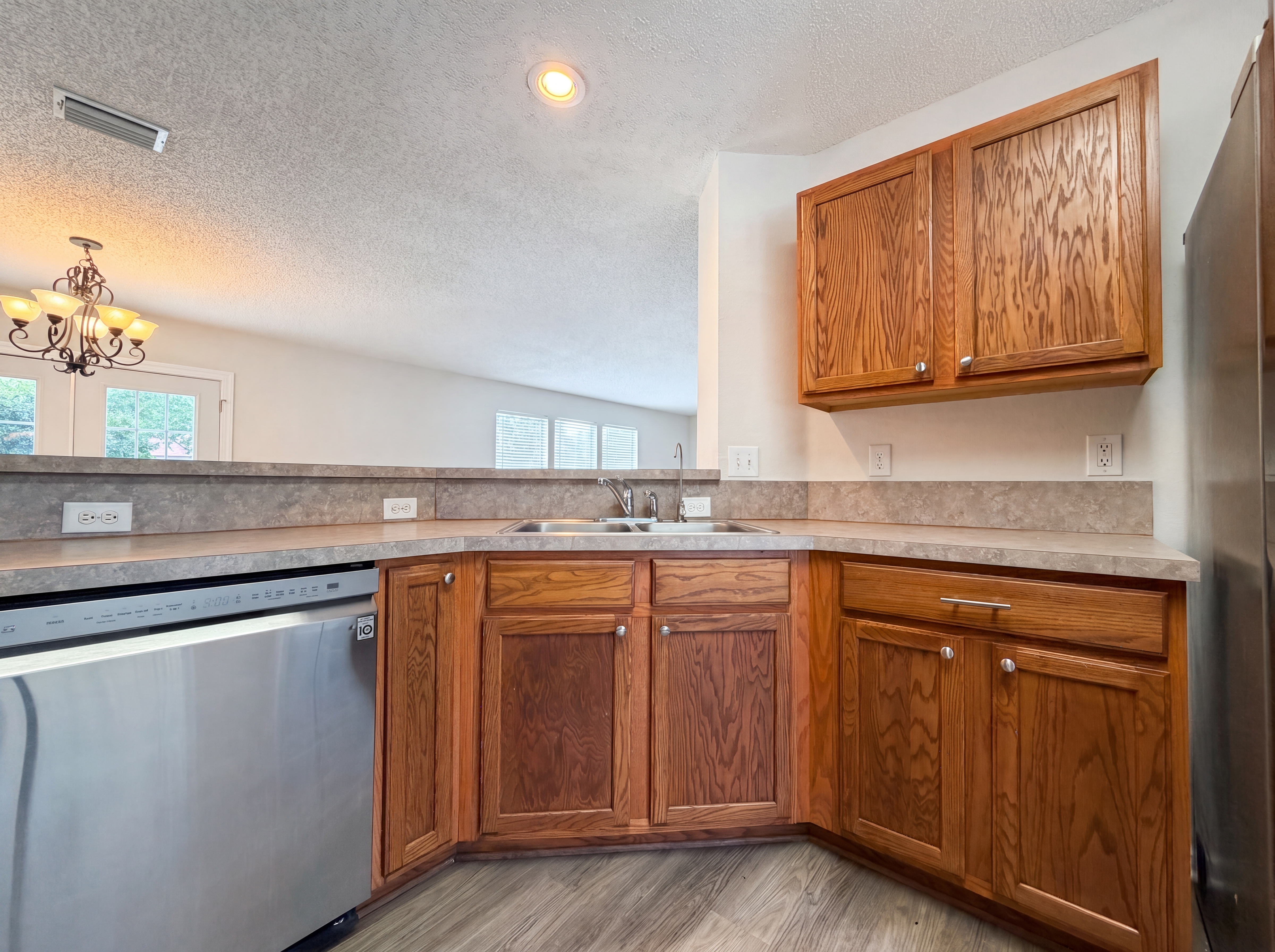 Photo 8 of 27 of 7002 Beekman Lake Dr, Jacksonville, FL