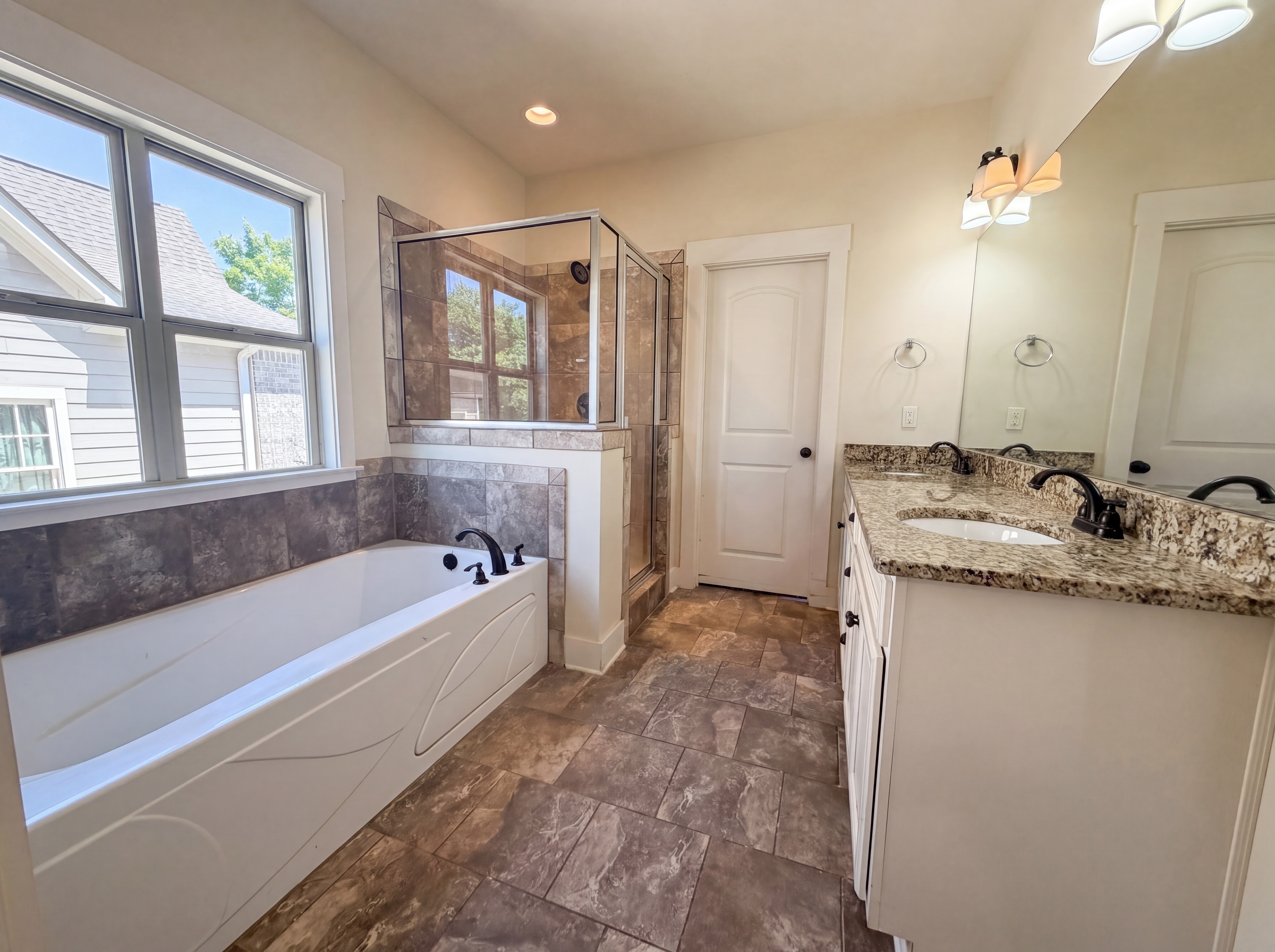 Photo 6 of 22 of 5257 Meadow Ridge Trl, Bessemer, AL