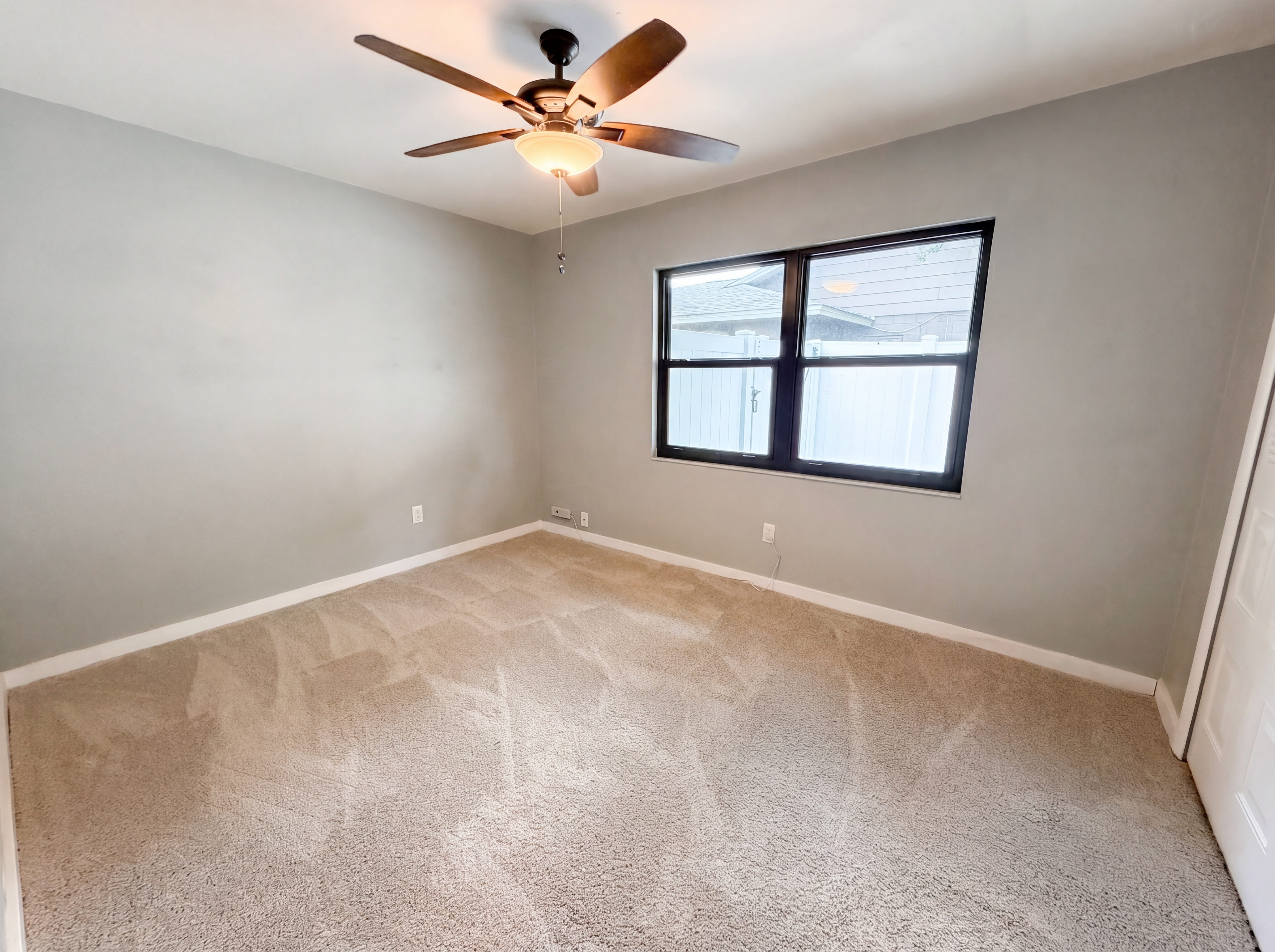 Photo 11 of 23 of 17621 Meadowbridge Dr, Lutz, FL