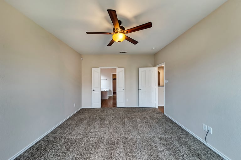 Photo 4 of 27 - 11121 Hawks Landing Rd, Haslet, TX 76052