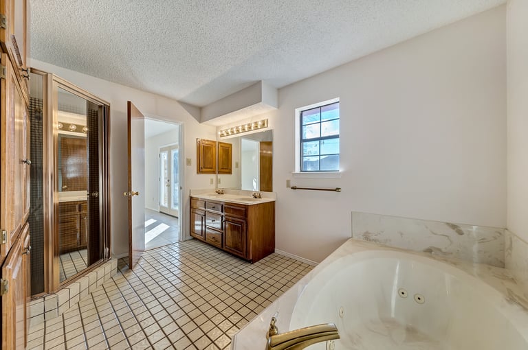 Photo 13 of 22 - 1931 Timberline Cir, Duncanville, TX 75137