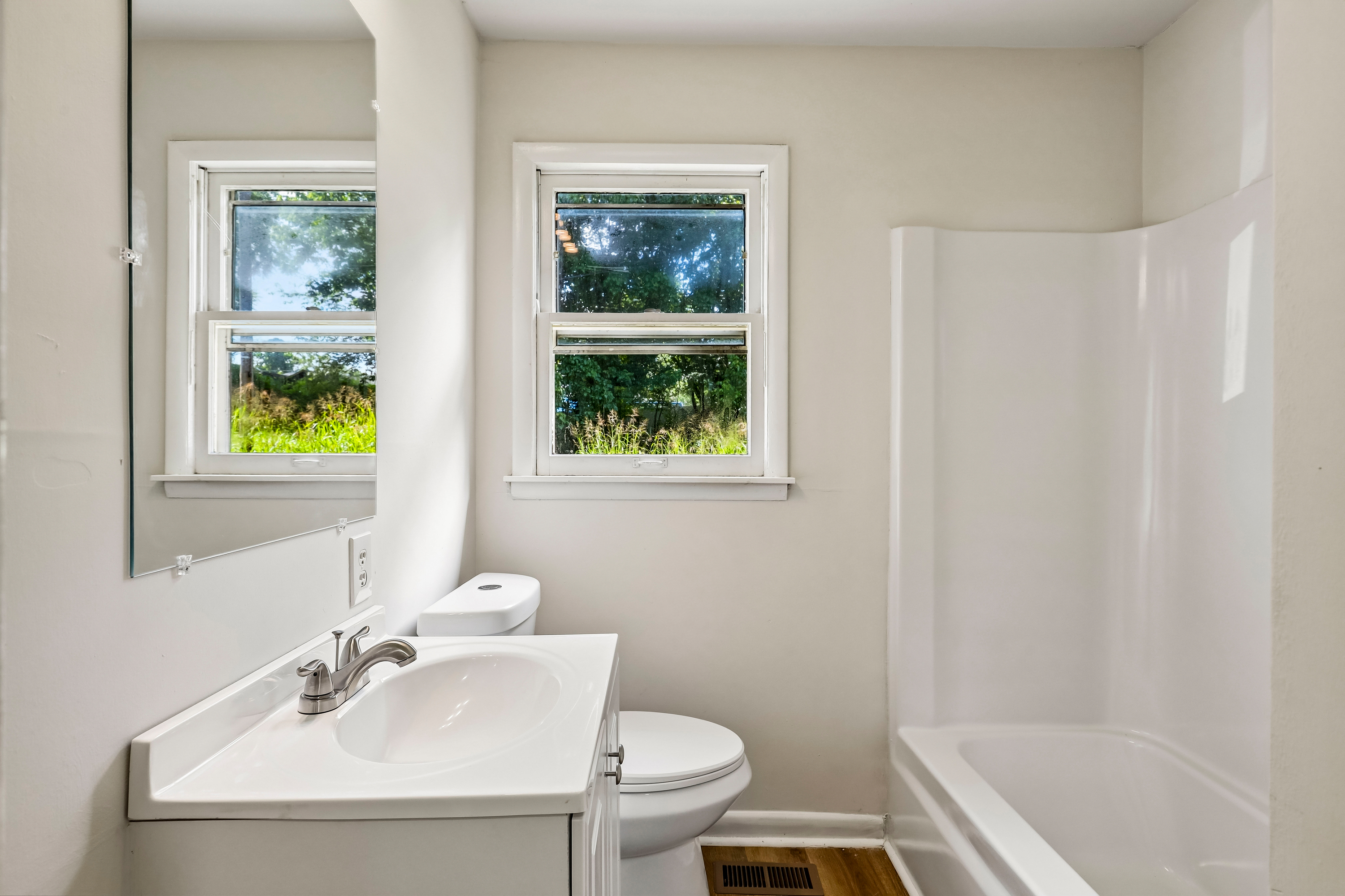 Photo 6 of 23 of 510 W Adams St, Woodbury, TN