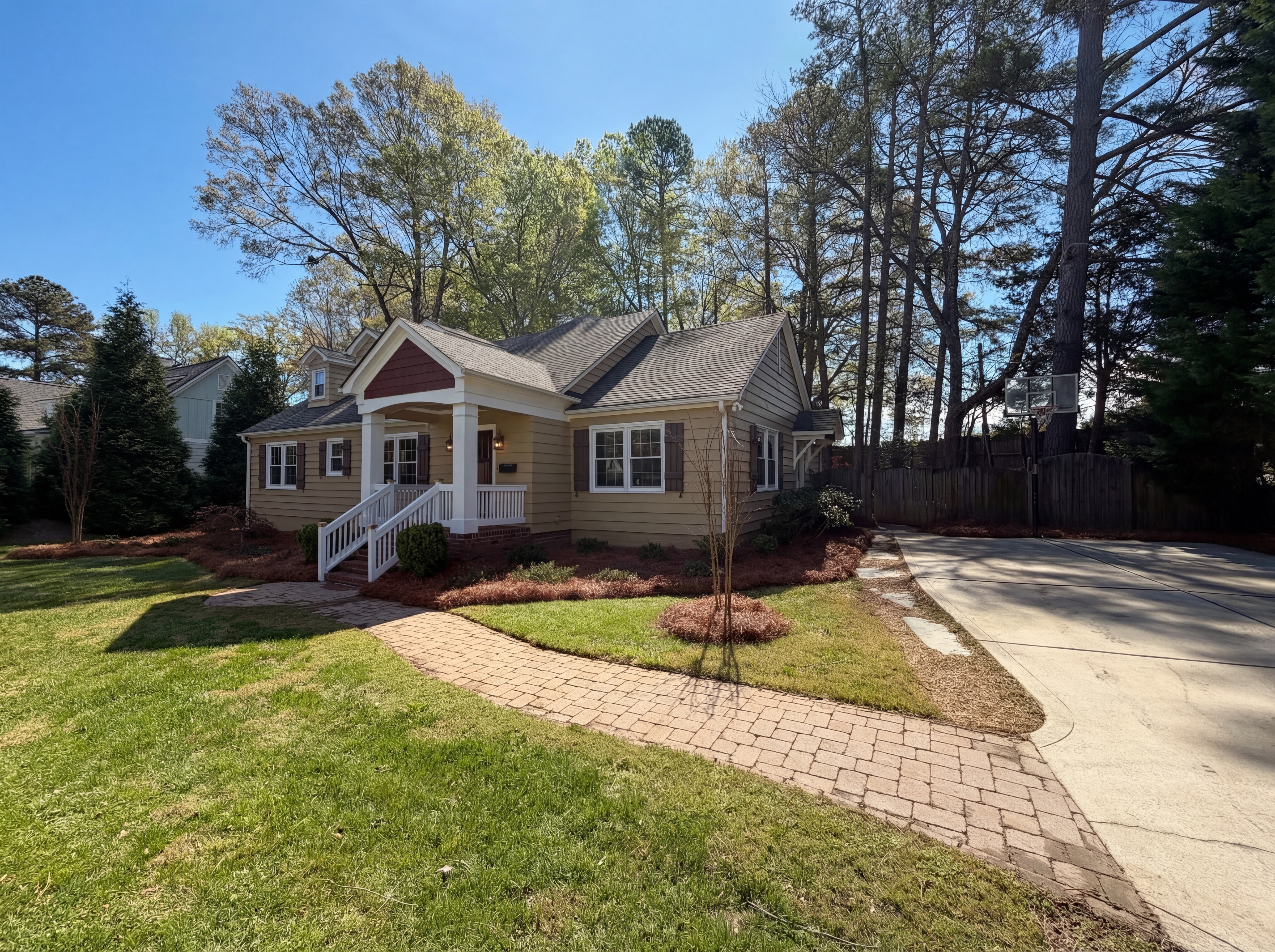 Photo 6 of 32 of 4467 Woodlark Ln, Charlotte, NC