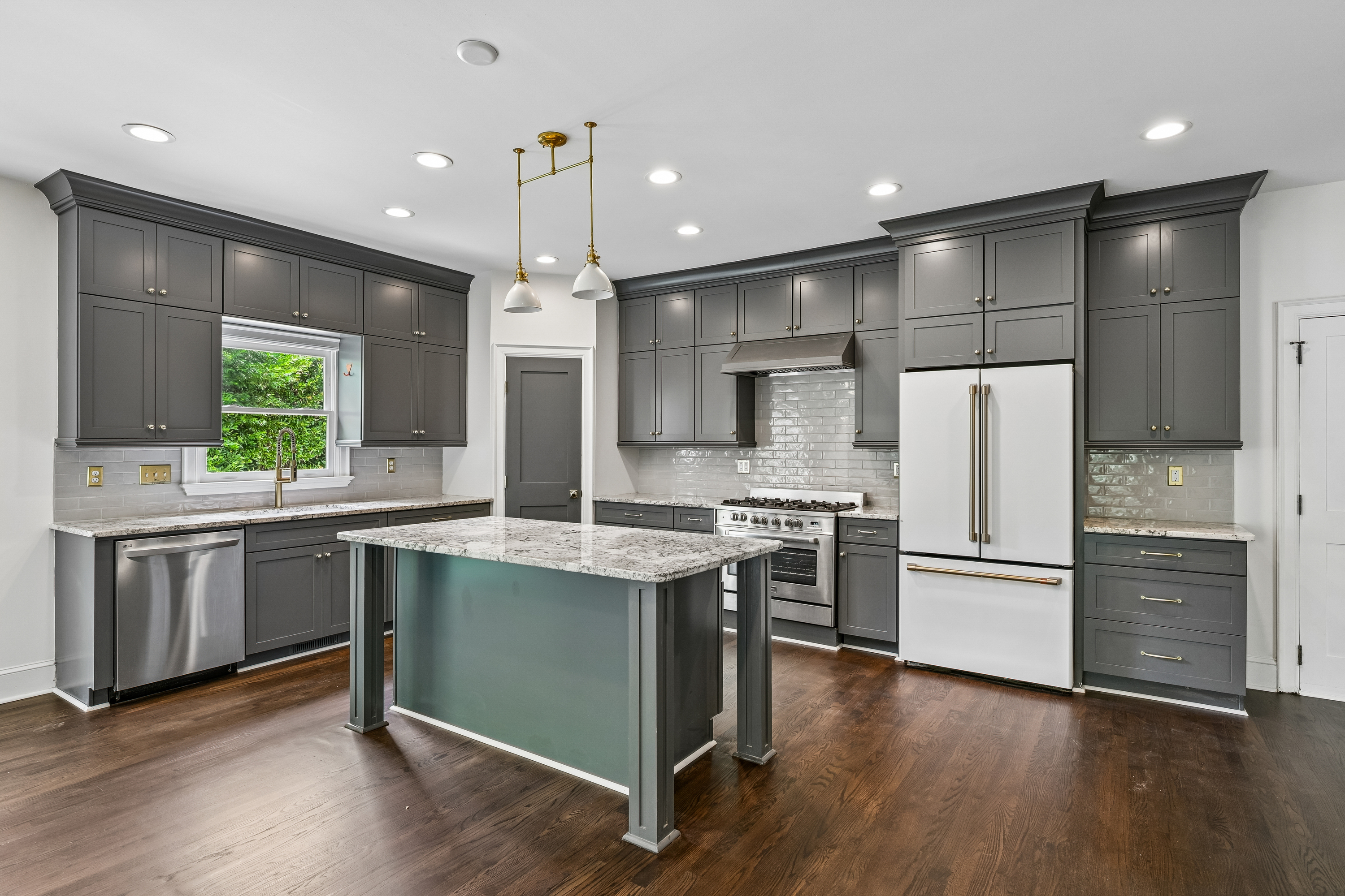 Photo 2 of 53 of 5609 Camilla Dr, Charlotte, NC