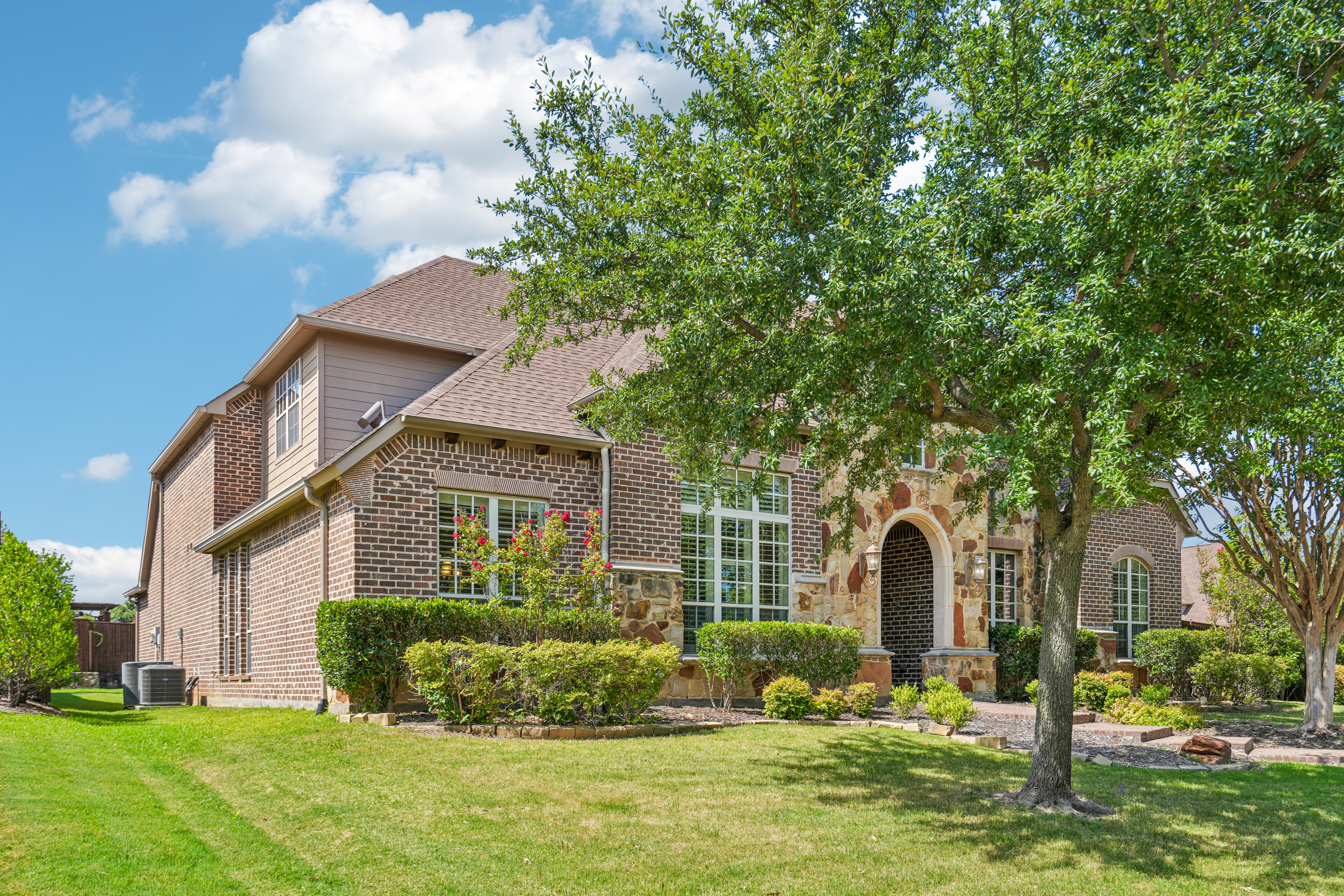 Photo 2 of 56 of 2800 Seven Shields Ln, Lewisville, TX