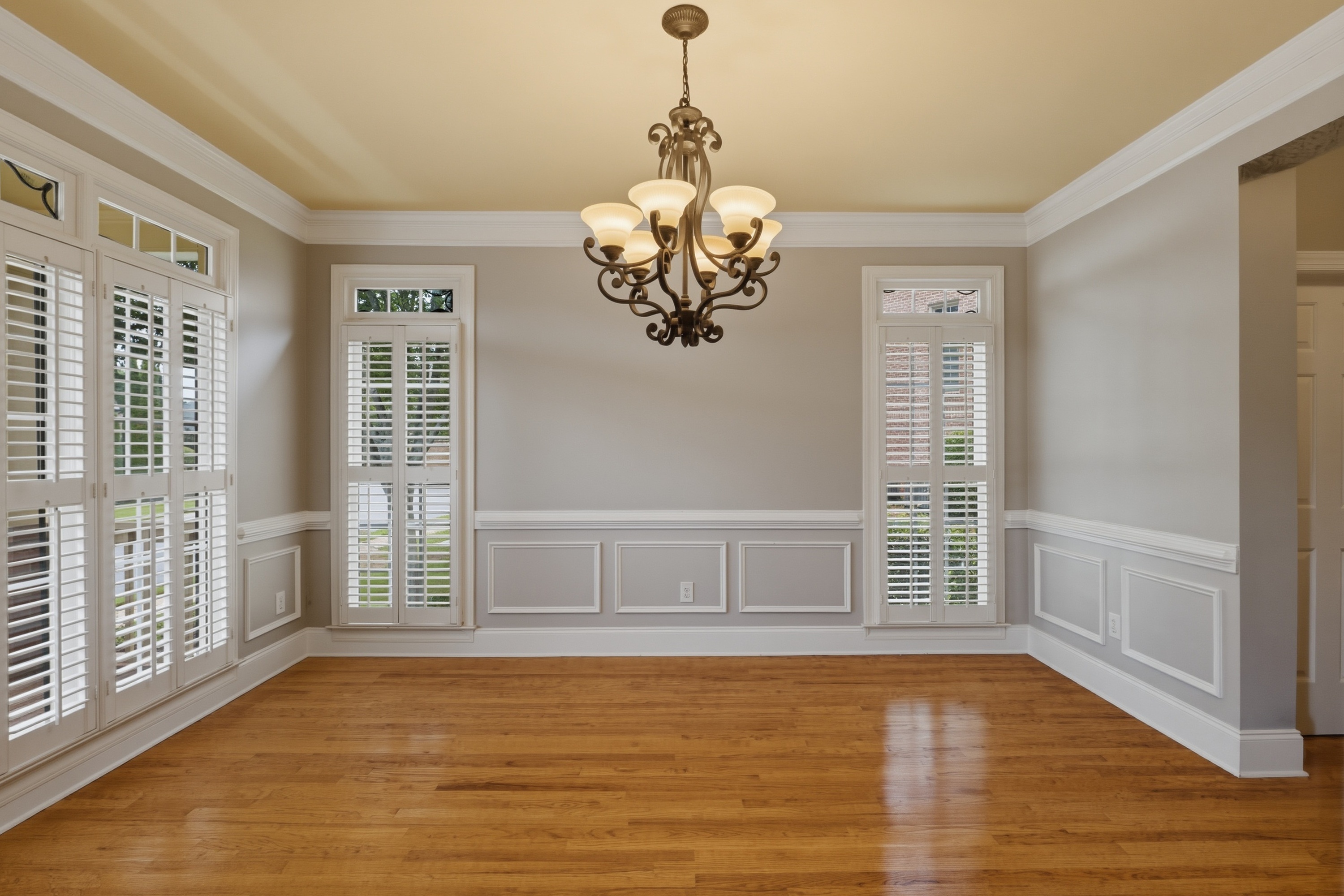 Photo 9 of 51 of 4530 Oak Brook Dr SE, Smyrna, GA