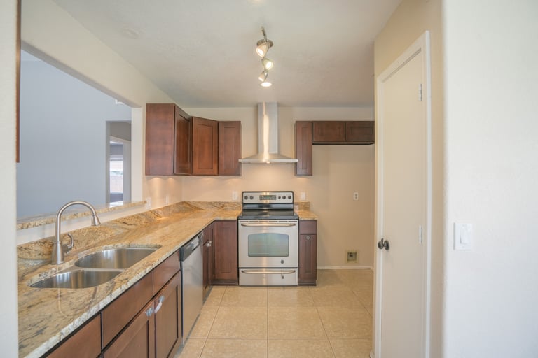 Photo 2 of 24 - 3017 E Kerry Ln, Phoenix, AZ 85050