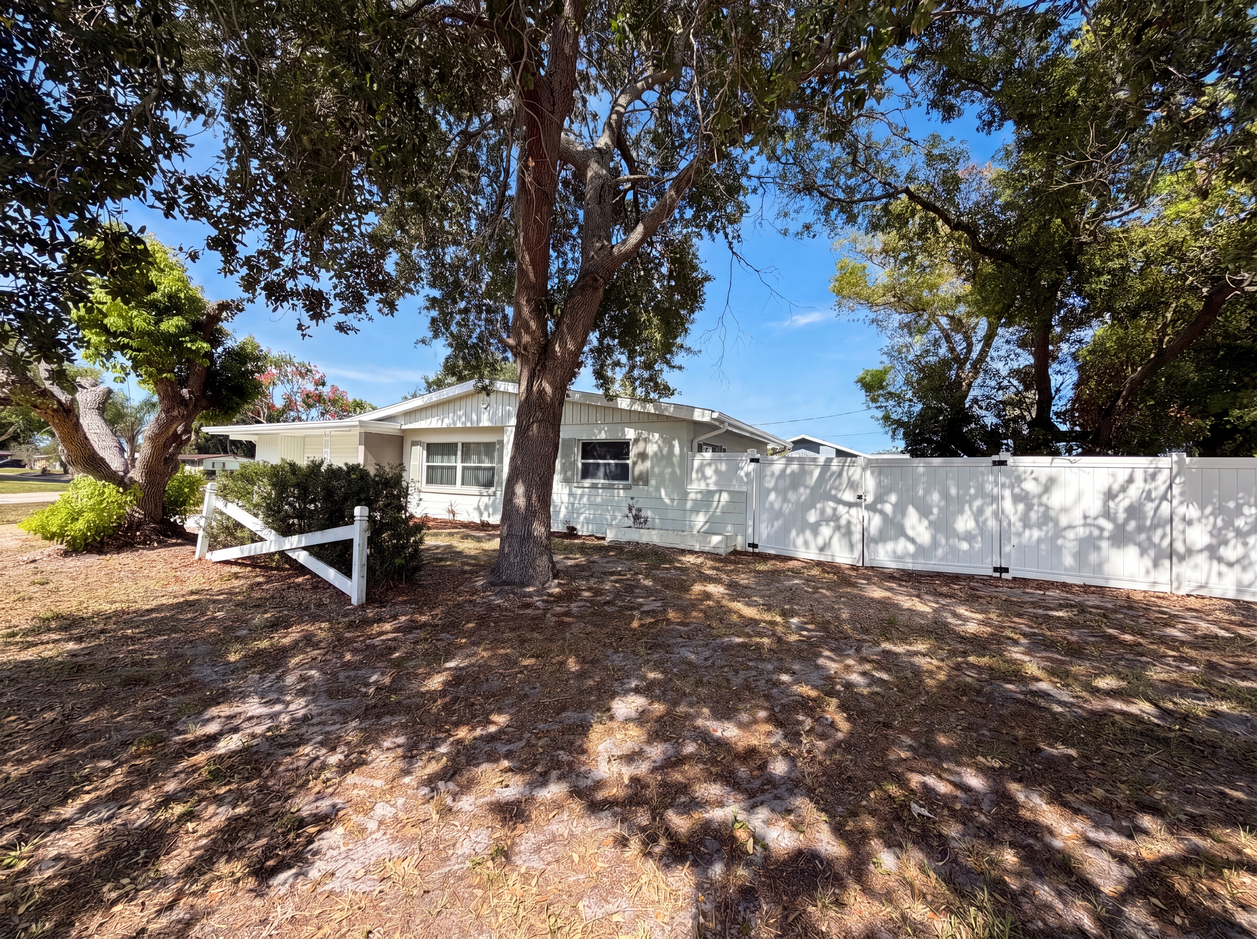 Photo 2 of 23 of 5306 3rd St W, Bradenton, FL