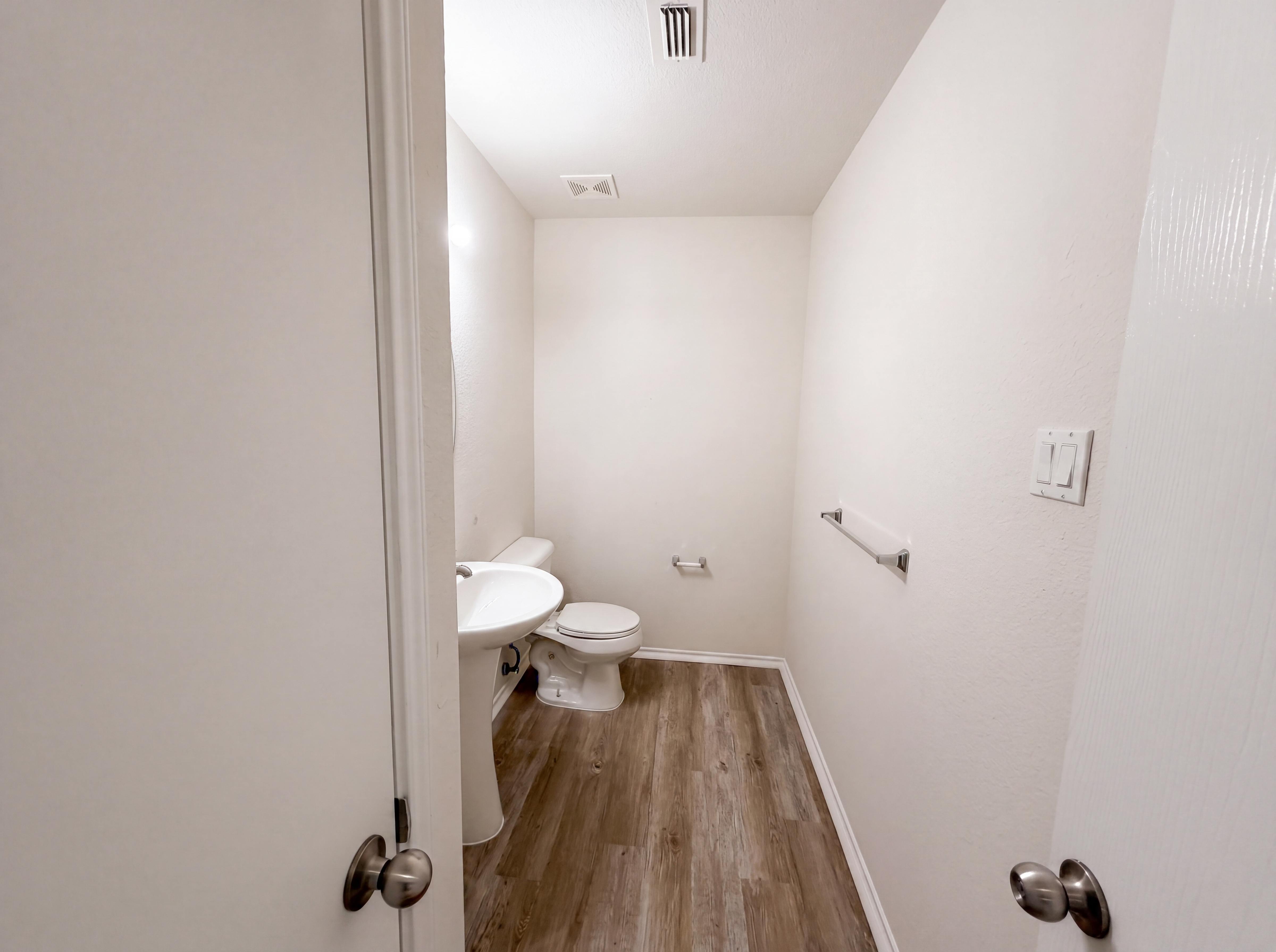 Photo 16 of 23 of 2904 Lake Vista Dr, Wylie, TX