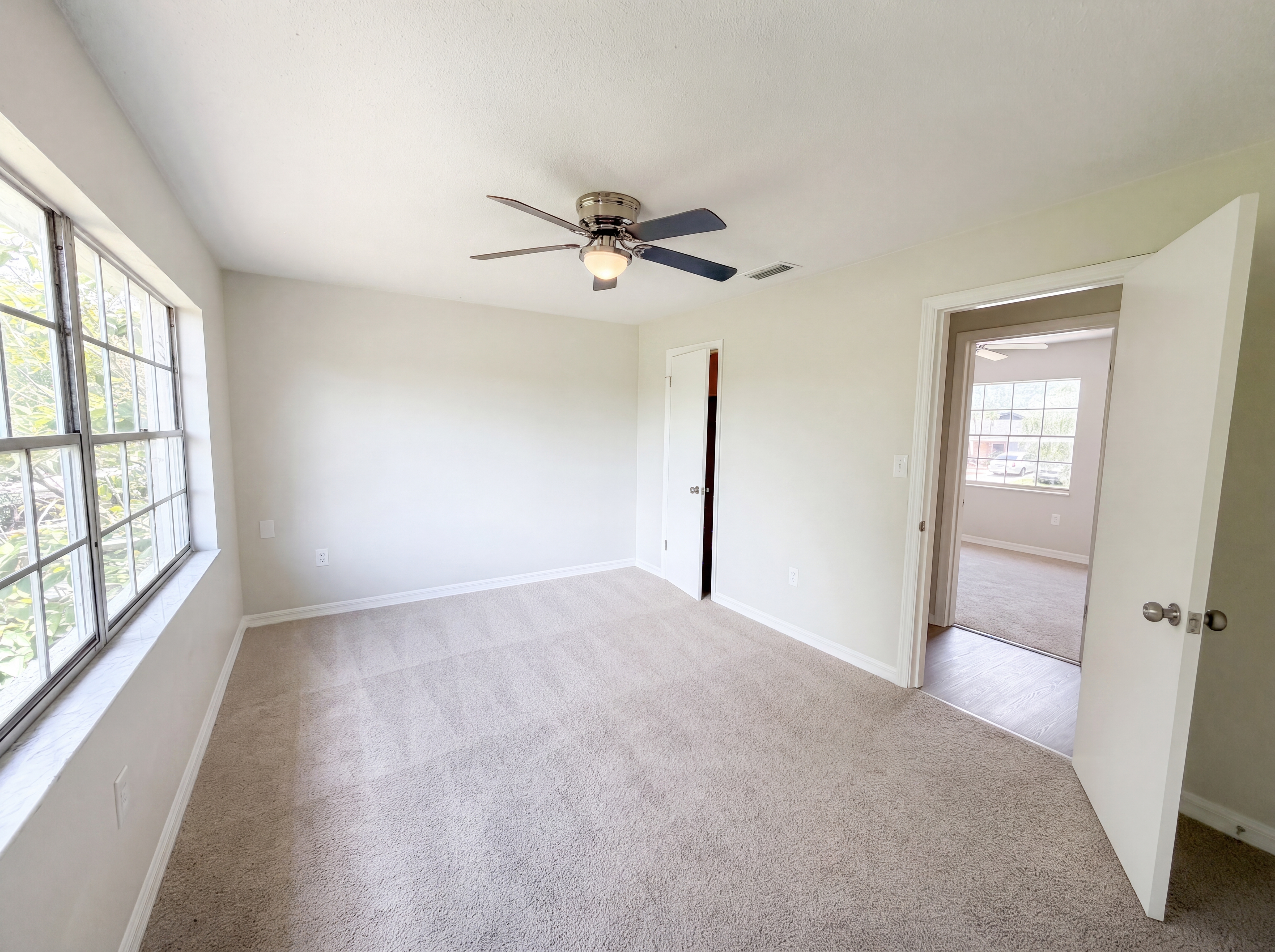 Photo 4 of 26 of 333 E Chelsea St, Deland, FL