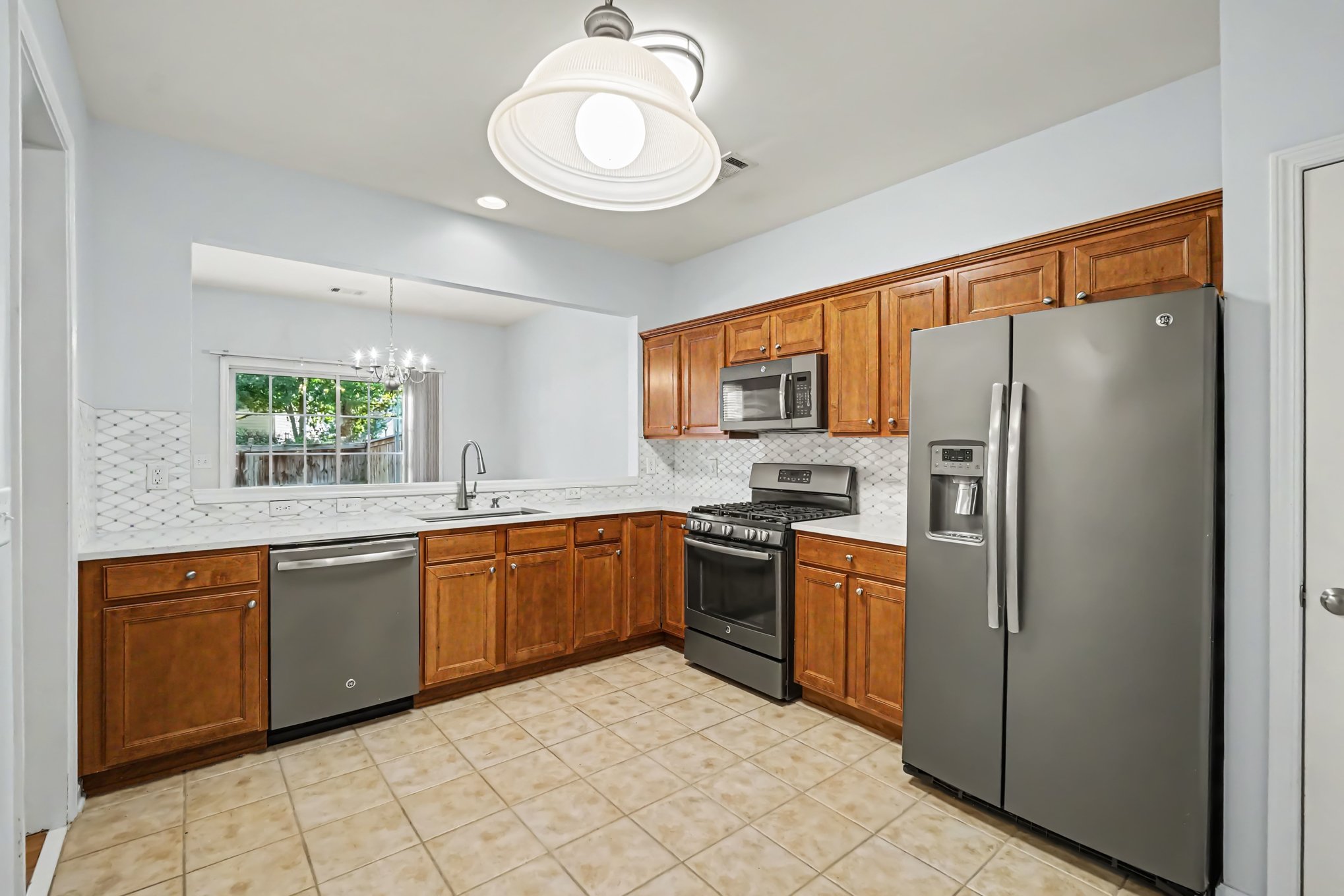 Photo 2 of 17 of 13279 Marrywood Dr, Milton, GA