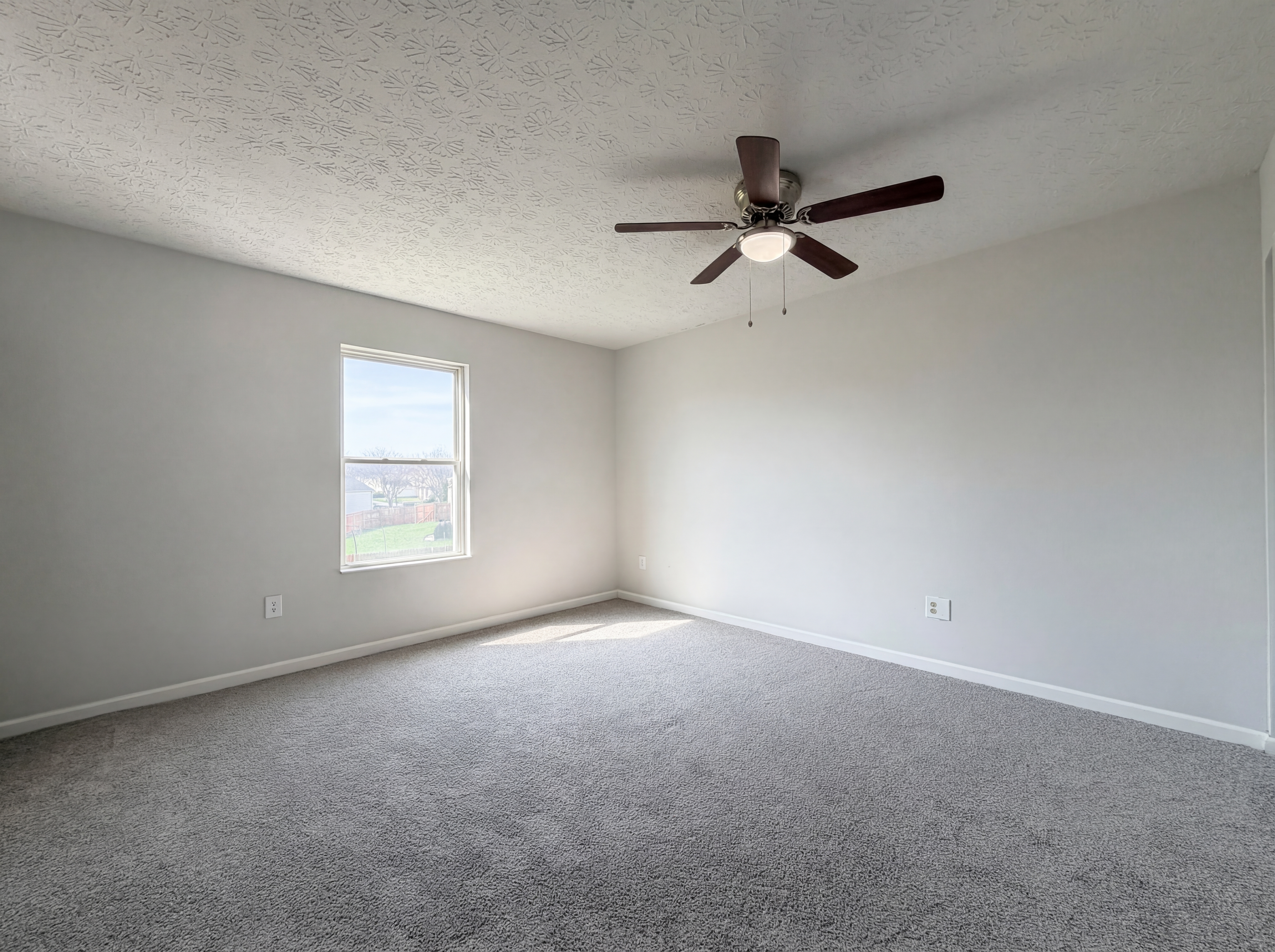 Photo 12 of 25 of 5691 Matuka Dr, Columbus, OH