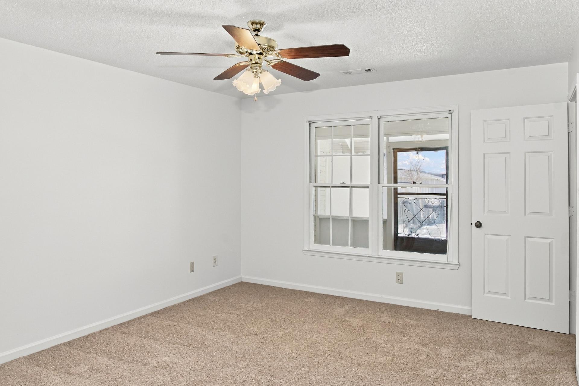 Photo 11 of 21 of 453 Autumnwood Dr SW, Decatur, AL
