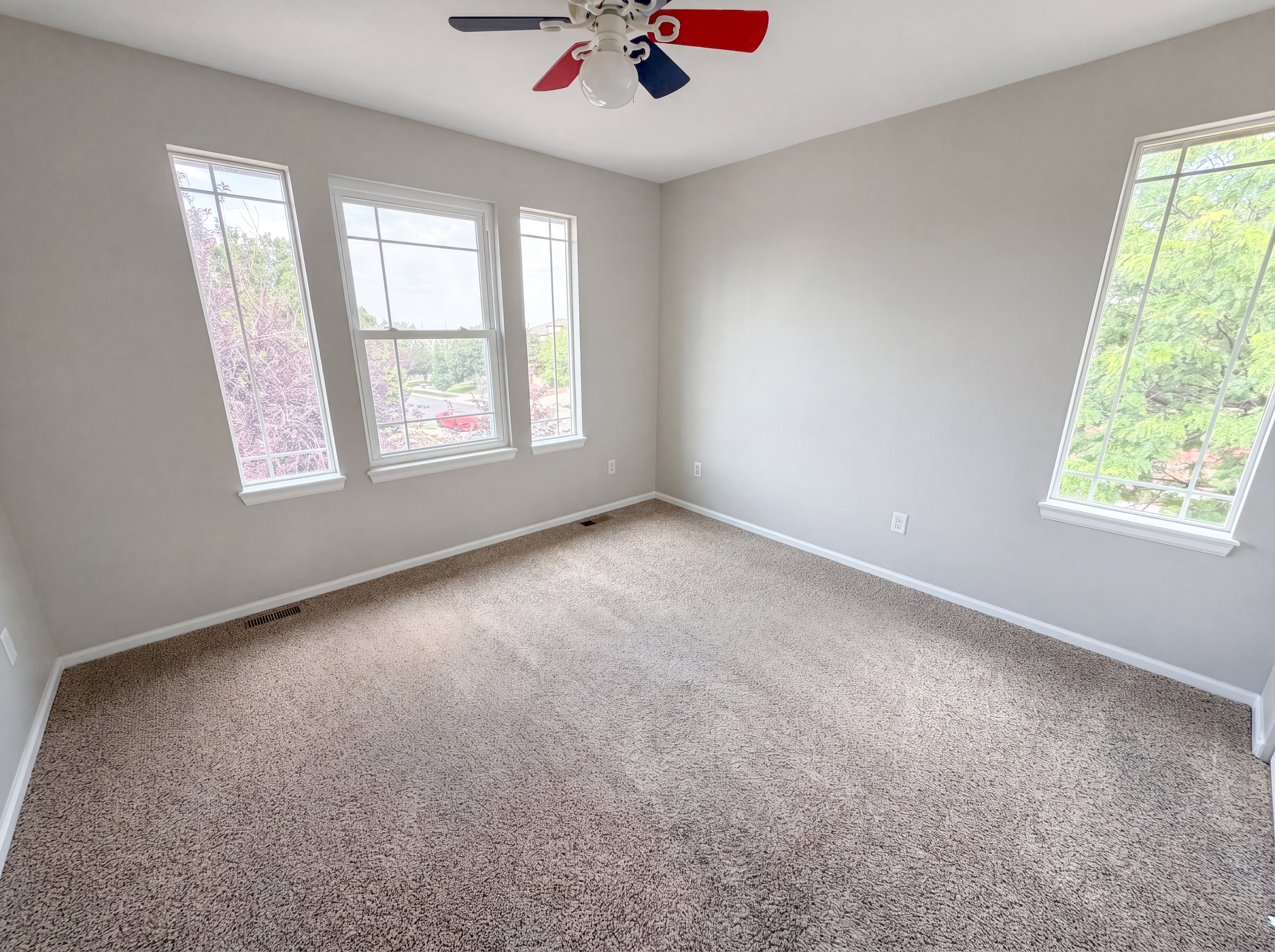 Photo 16 of 34 of 10494 Ouray St, Commerce City, CO