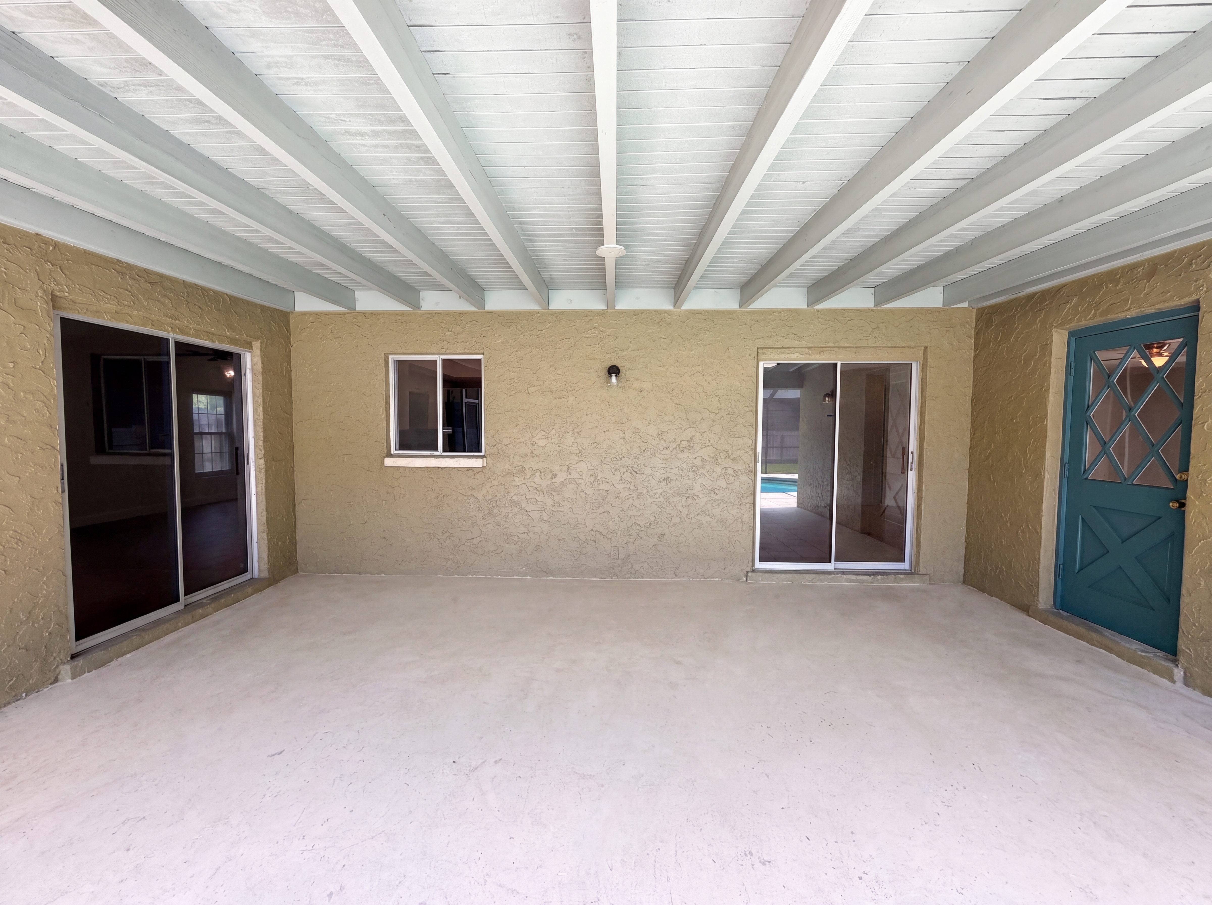 Photo 24 of 29 of 2534 Victarra Cir, Lutz, FL