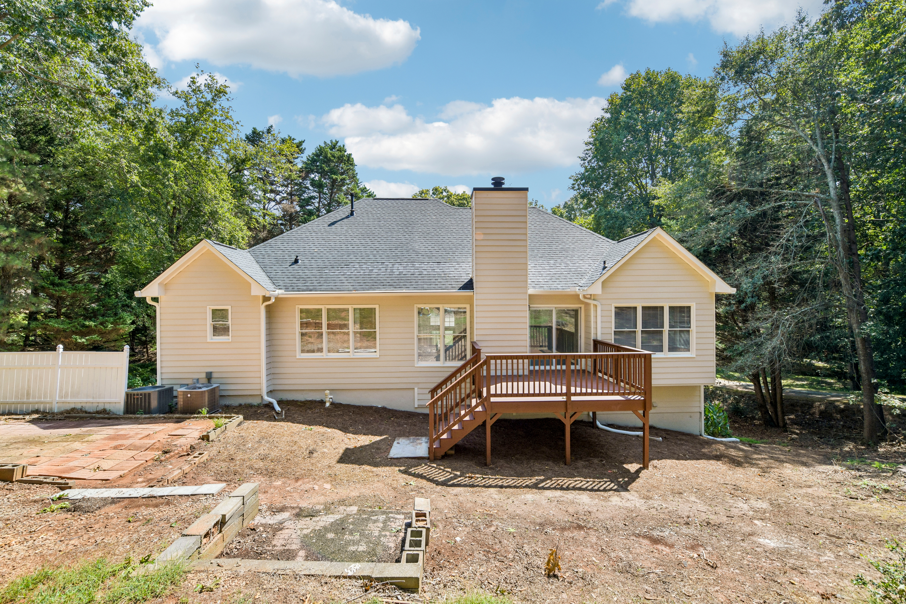 Photo 5 of 33 of 6608 Windbrook Way, Flowery Branch, GA