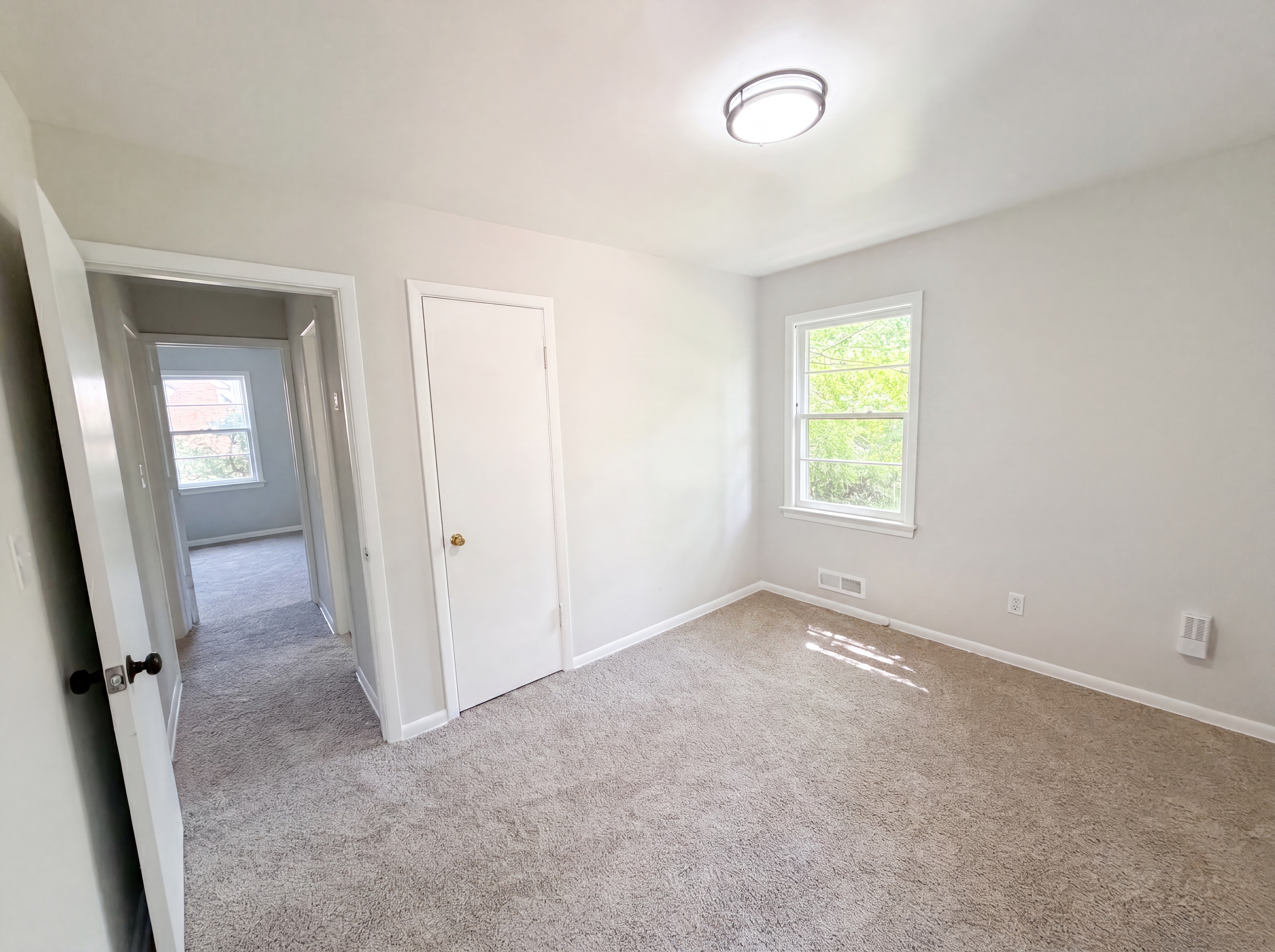 Photo 8 of 25 of 1384 Ford Rd, Cleveland, OH
