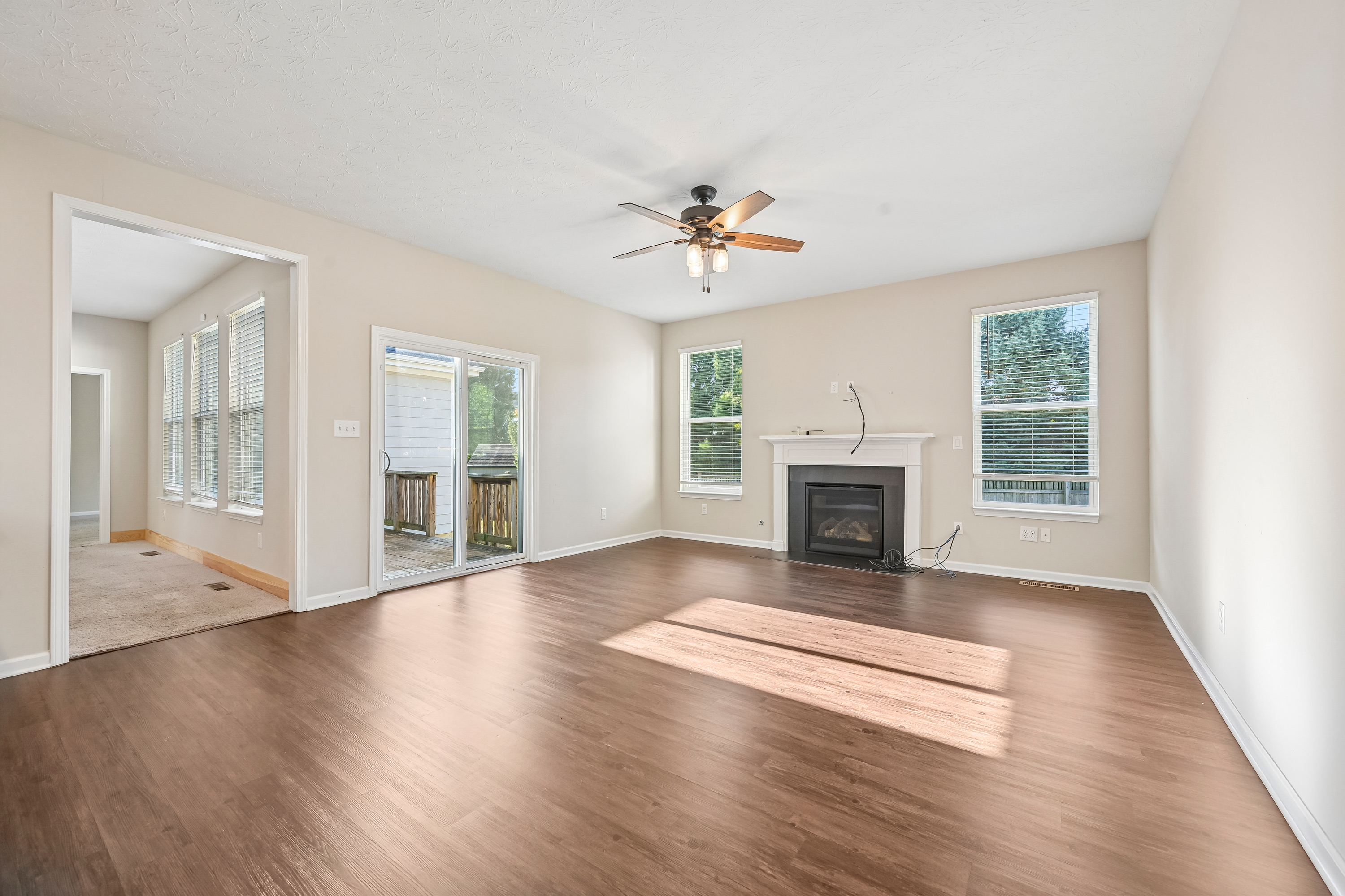 Photo 7 of 44 of 21323 Wharfdale Dr, Noblesville, IN