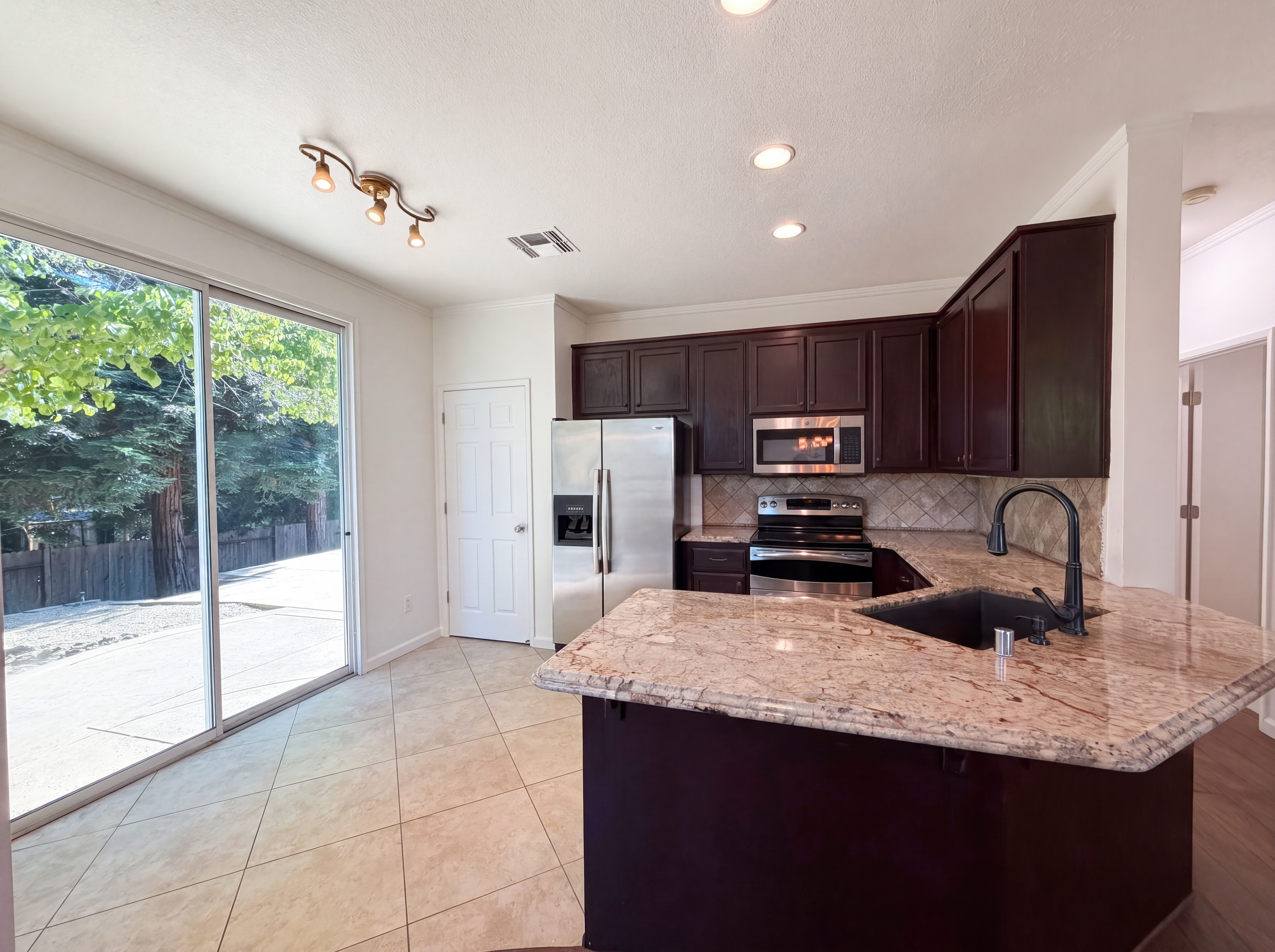 Photo 2 of 30 of 2805 Aquamarine Cir, Rescue, CA