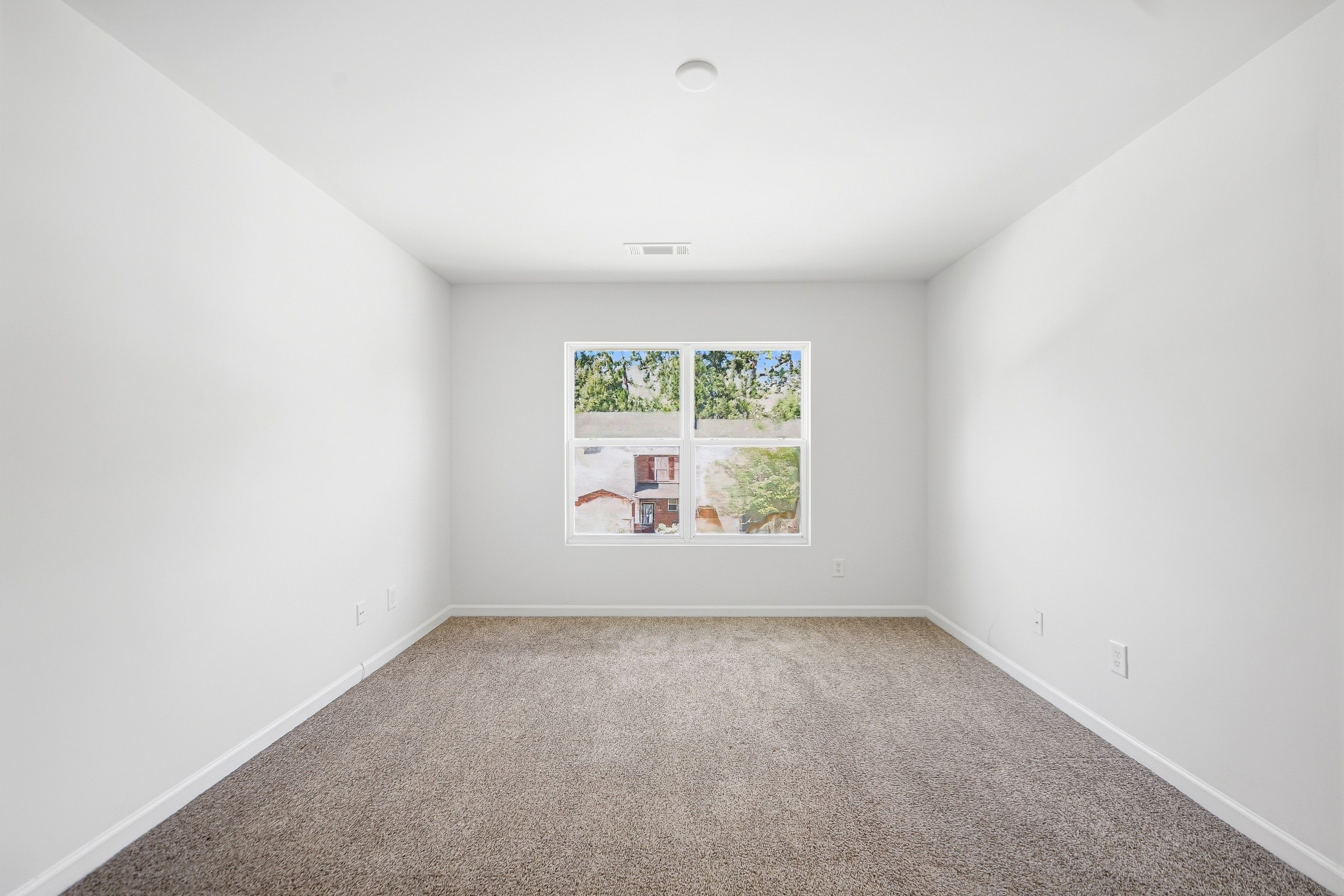 Photo 4 of 22 of 3318 Fernview Dr, Lawrenceville, GA