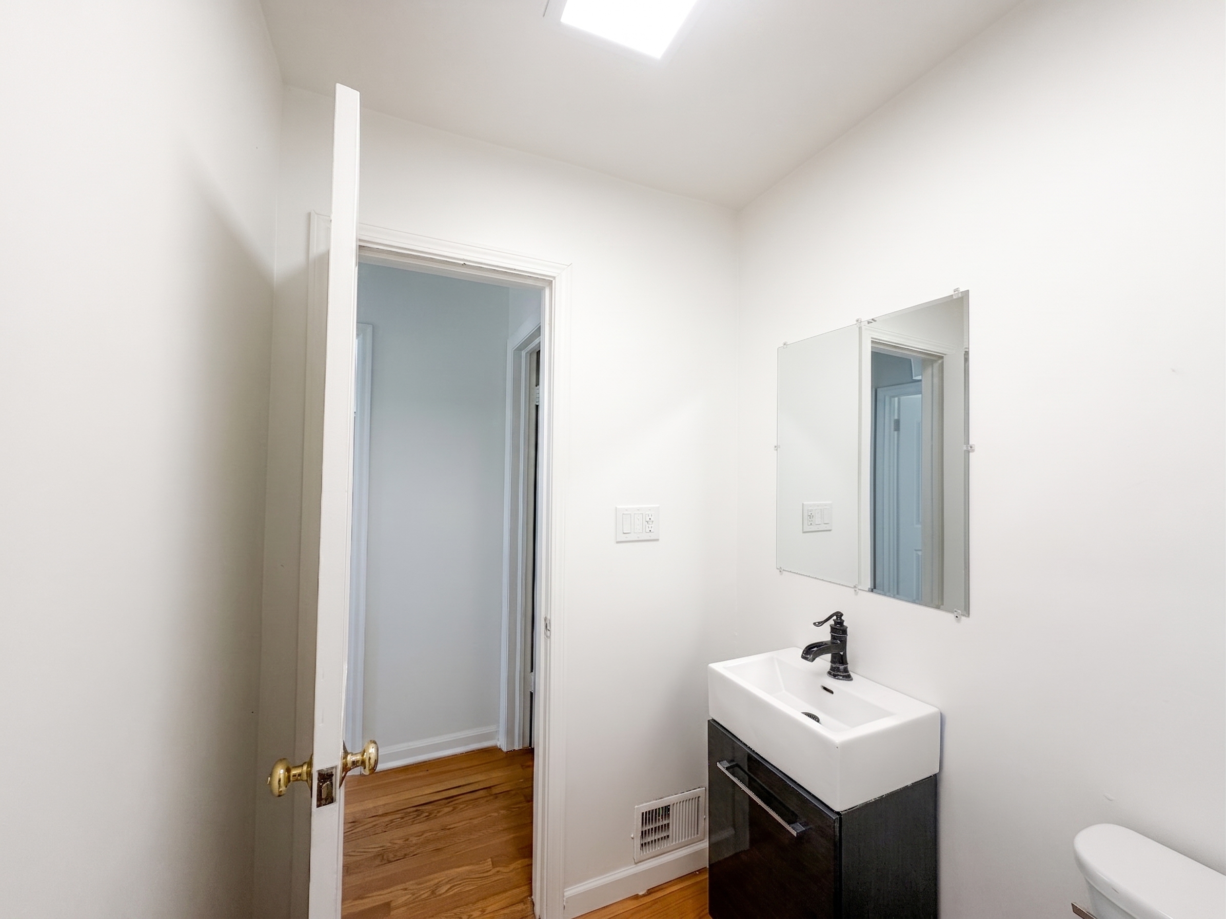 Photo 3 of 22 of 5419 Roe Blvd, Roeland Park, KS