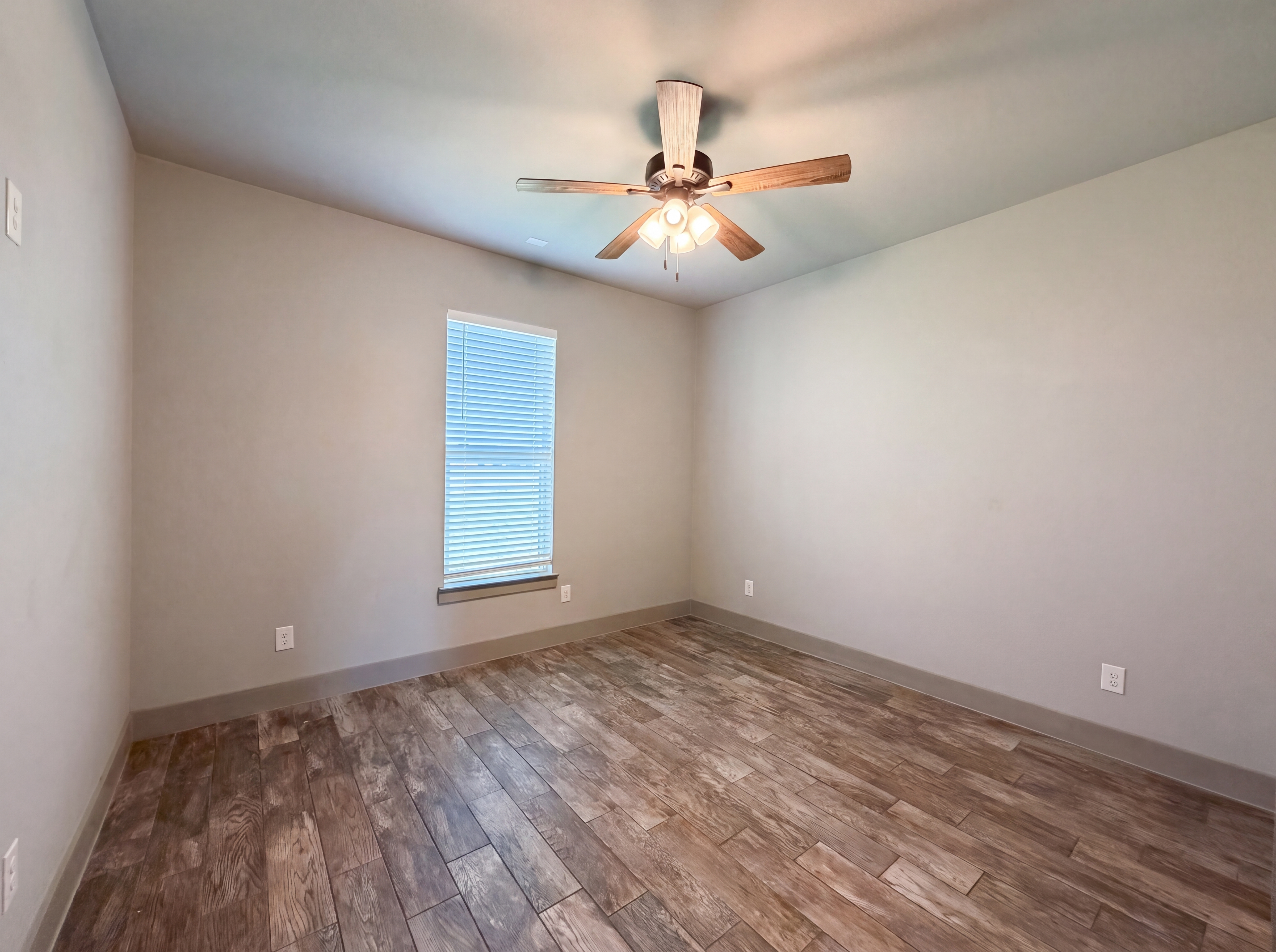 Photo 12 of 22 of 725 Cheyenne Trl, Trenton, TX