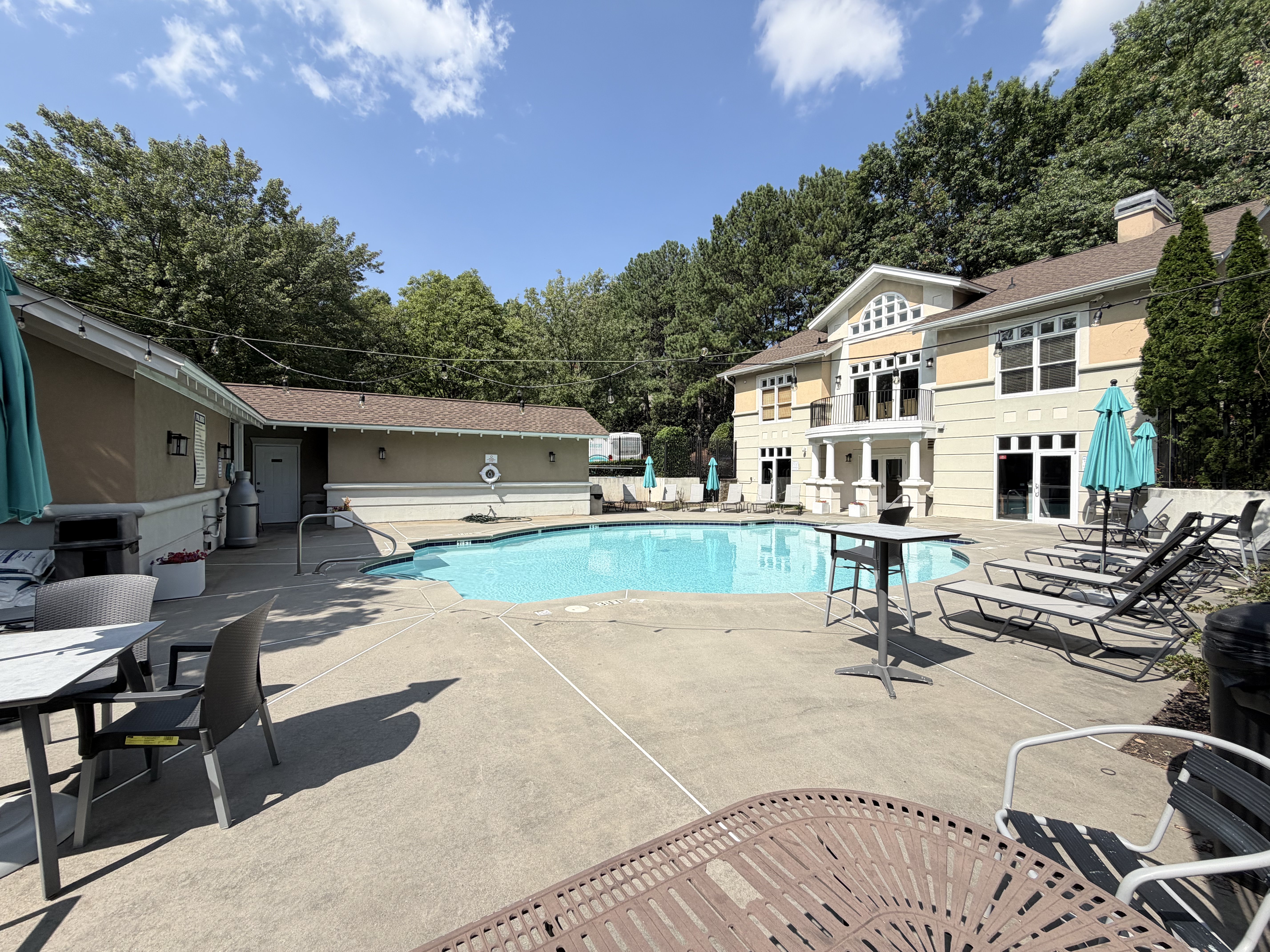 Photo 5 of 34 of 2700 Pine Tree Rd NE, Atlanta, GA