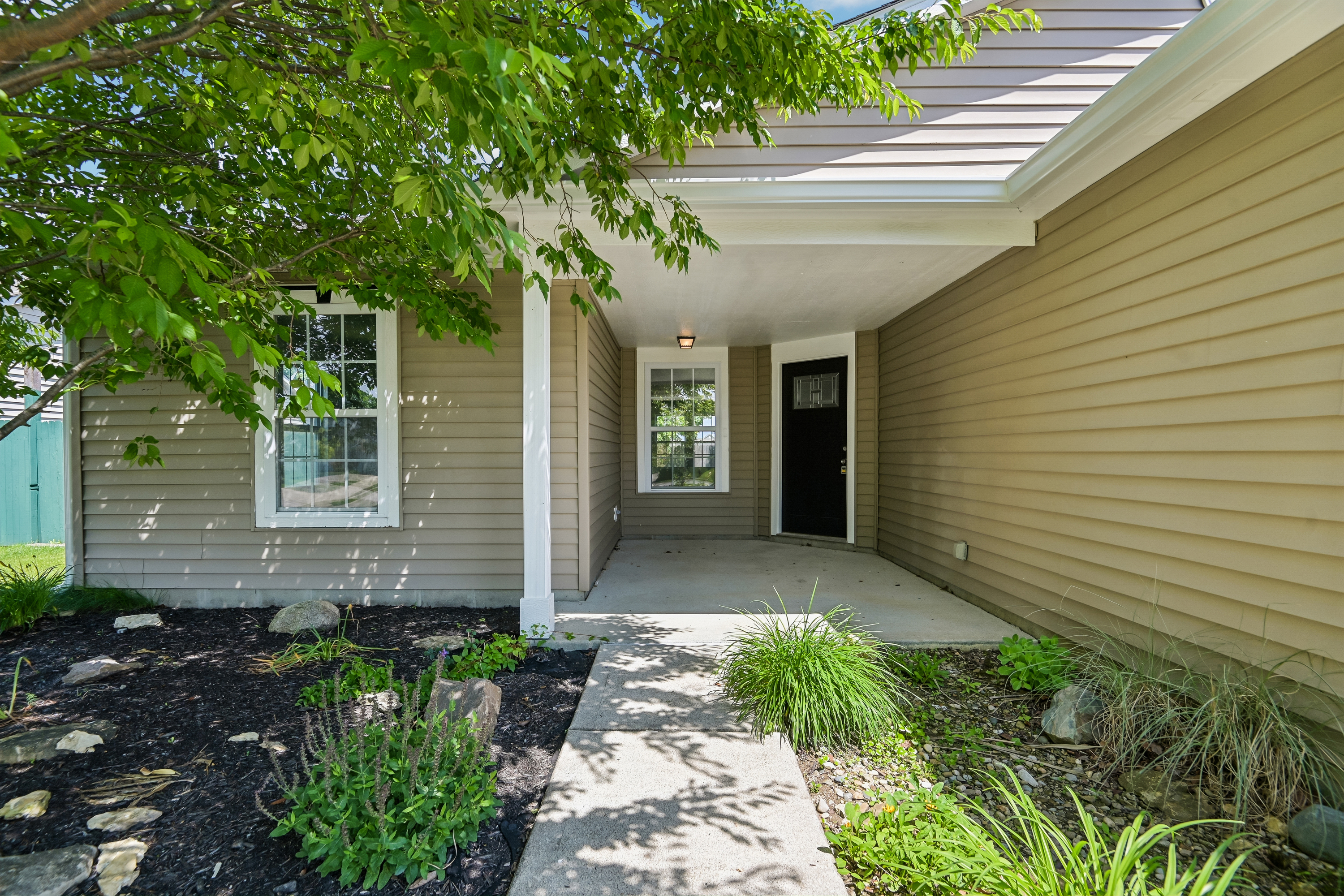 Photo 8 of 36 of 503 Bourneside Dr, Greenfield, IN