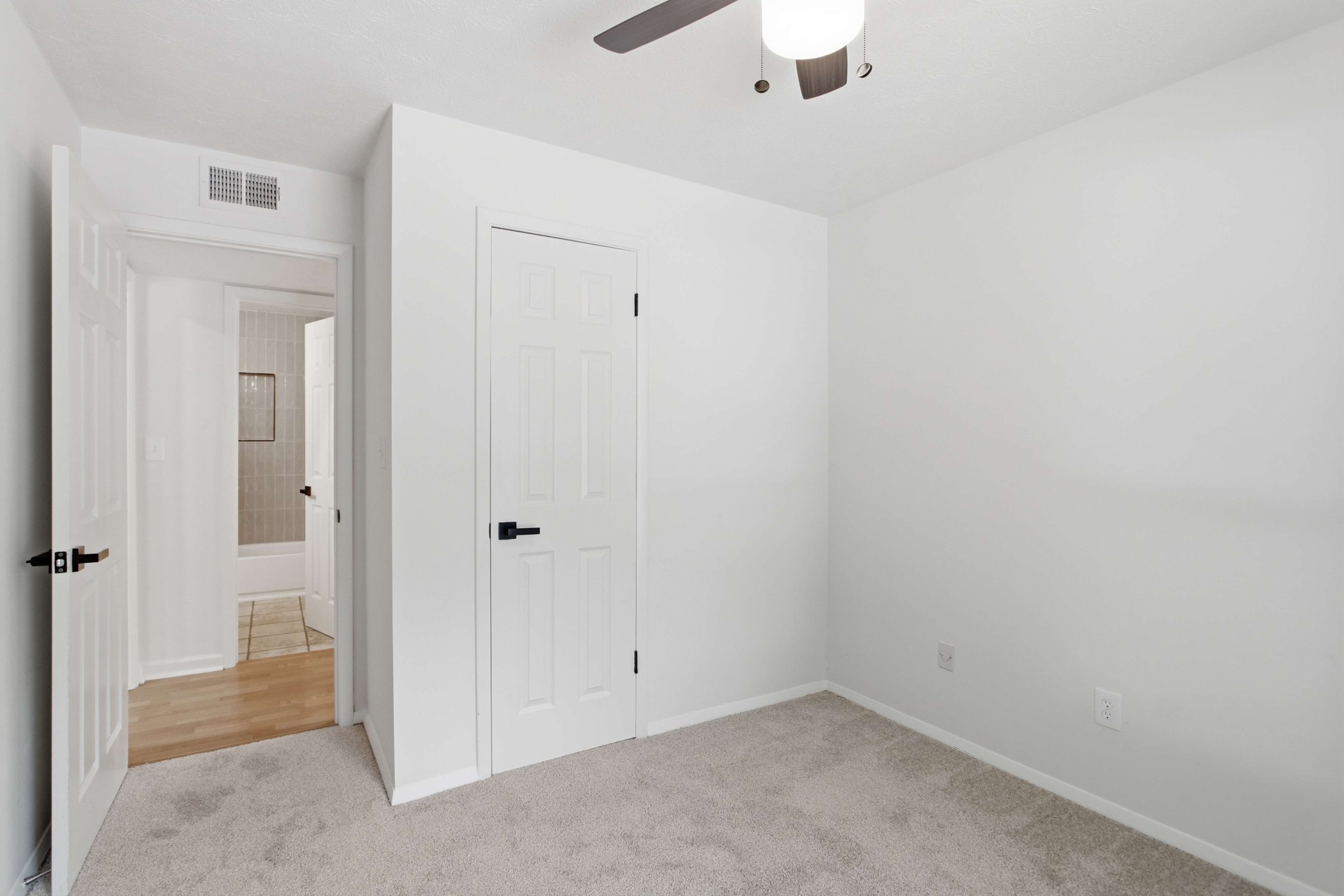 Photo 13 of 19 of 1107 Wynnes Ridge Cir SE, Marietta, GA
