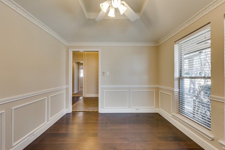 Photo 17 of 36 - 2218 Carmel Dr, Carrollton, TX 75006