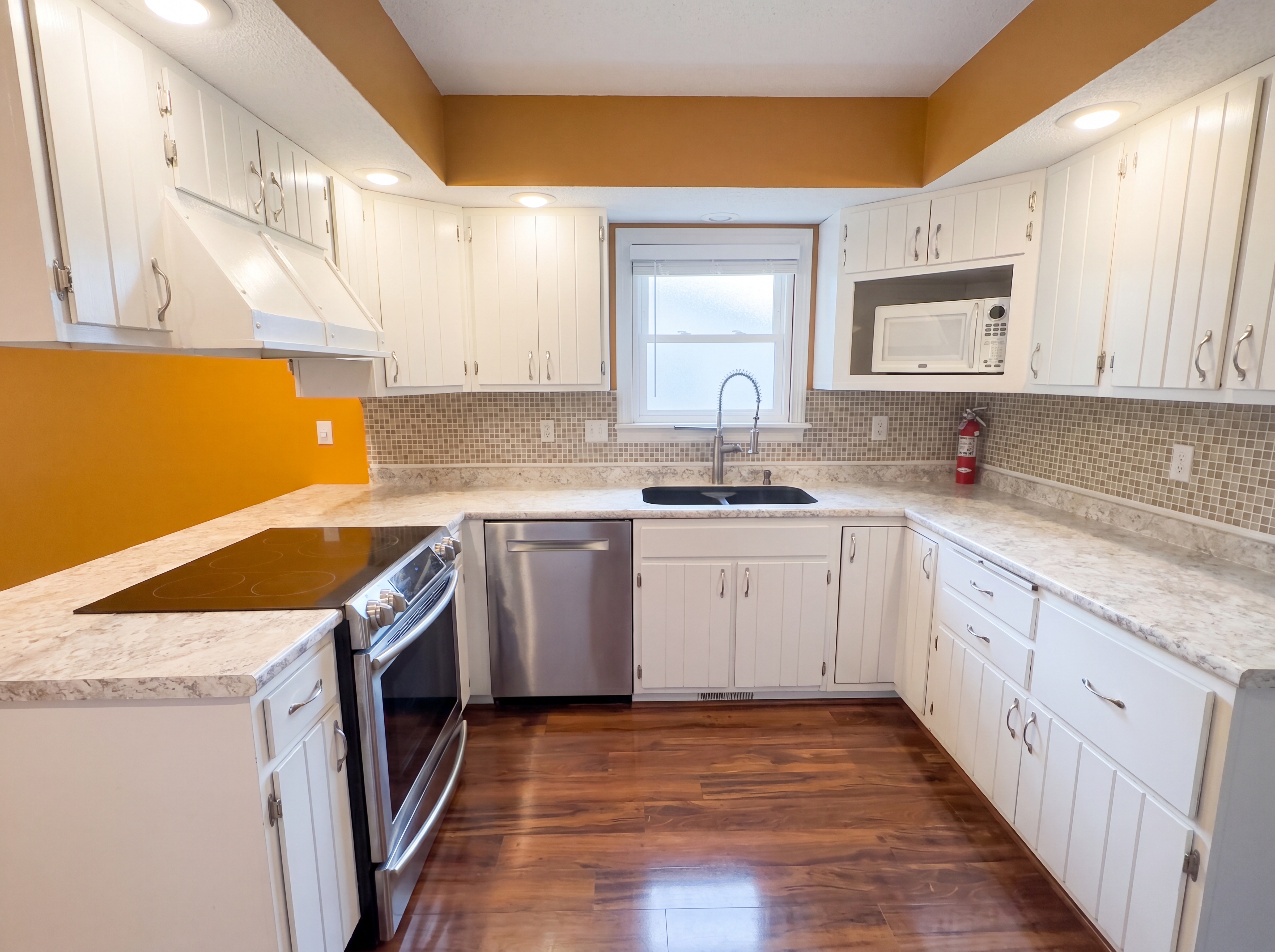 Photo 7 of 22 of 1901 Summit Dr, Urbana, IL