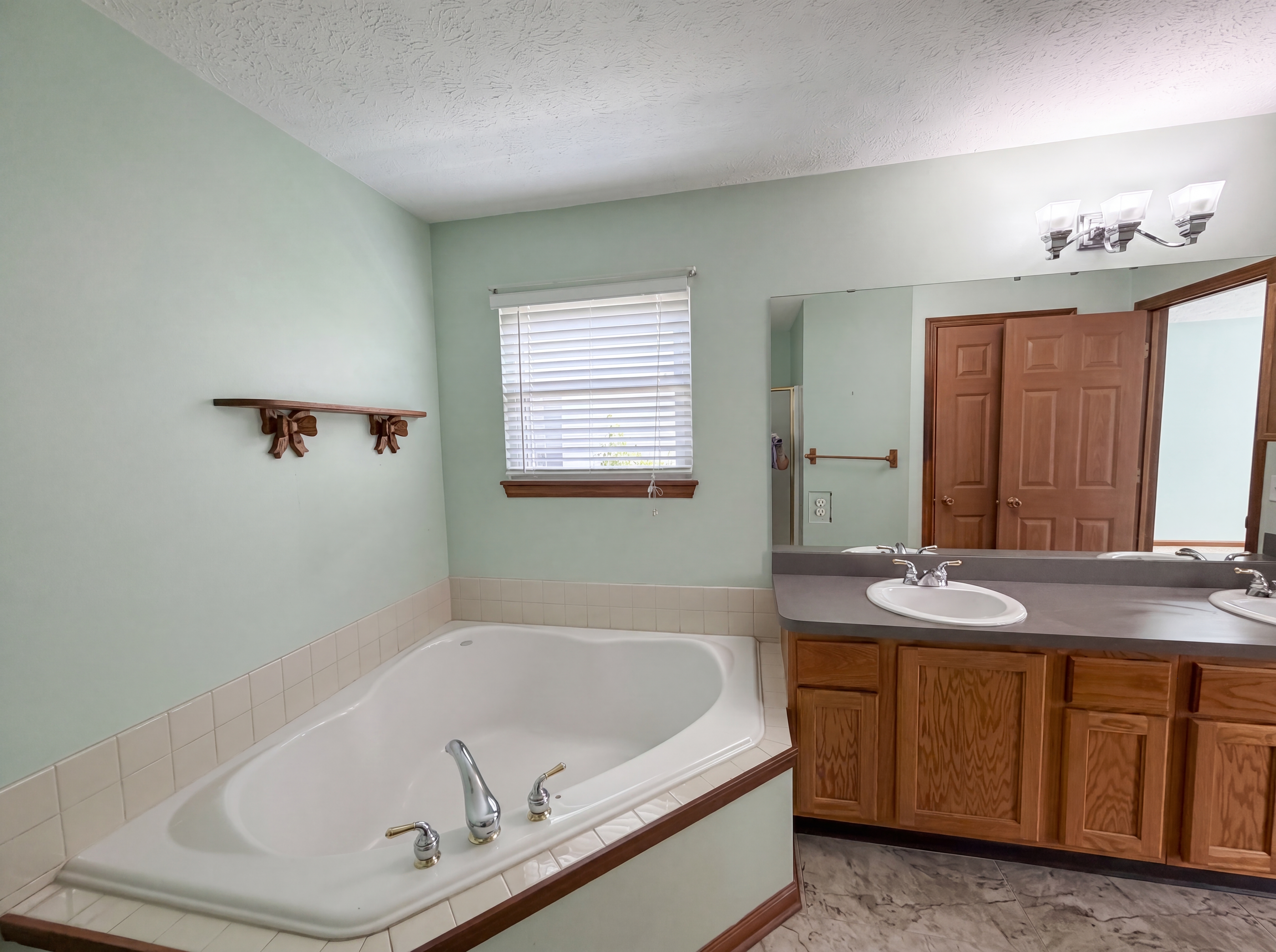 Photo 6 of 24 of 6016 W Breezeway Dr, North Ridgeville, OH