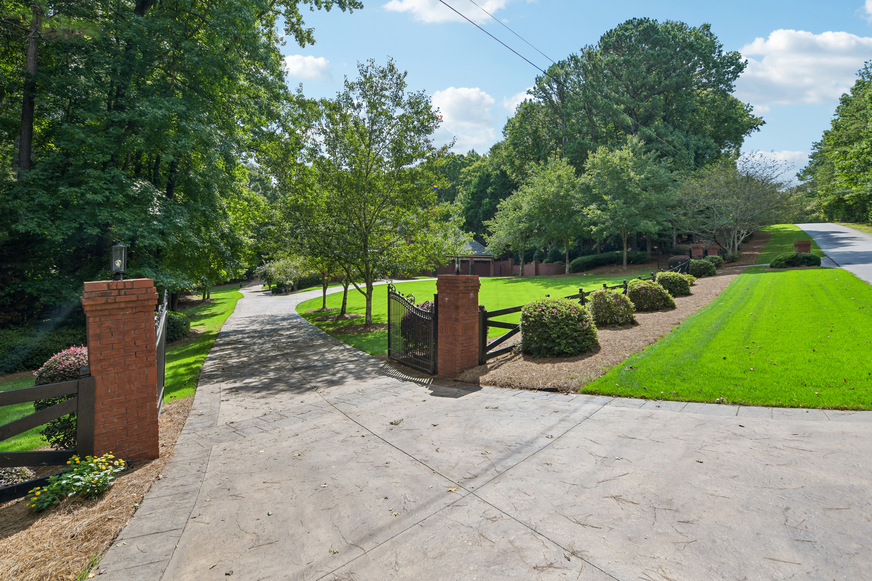 Photo 8 of 90 of 2431 Rabbit Farm Cir, Loganville, GA