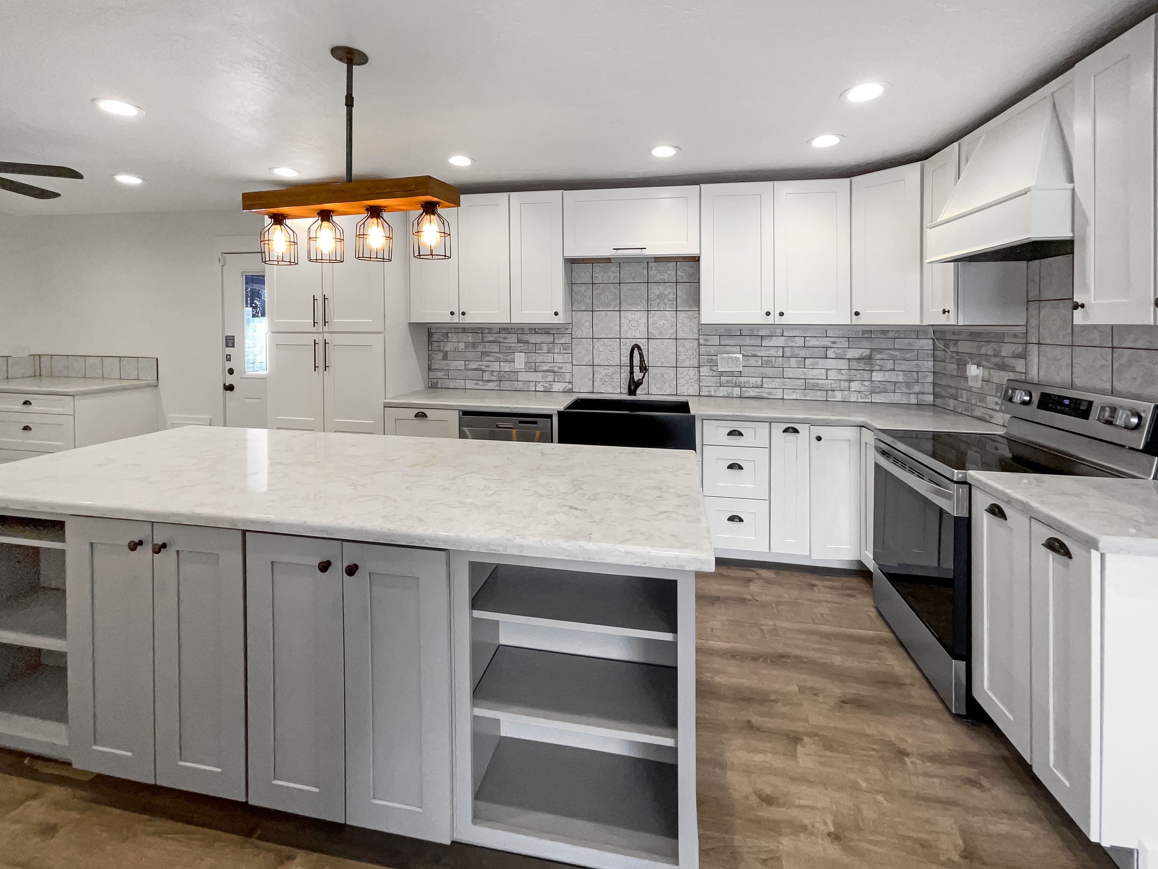 Photo 13 of 25 of 2337 W Tierra Buena Ln, Phoenix, AZ
