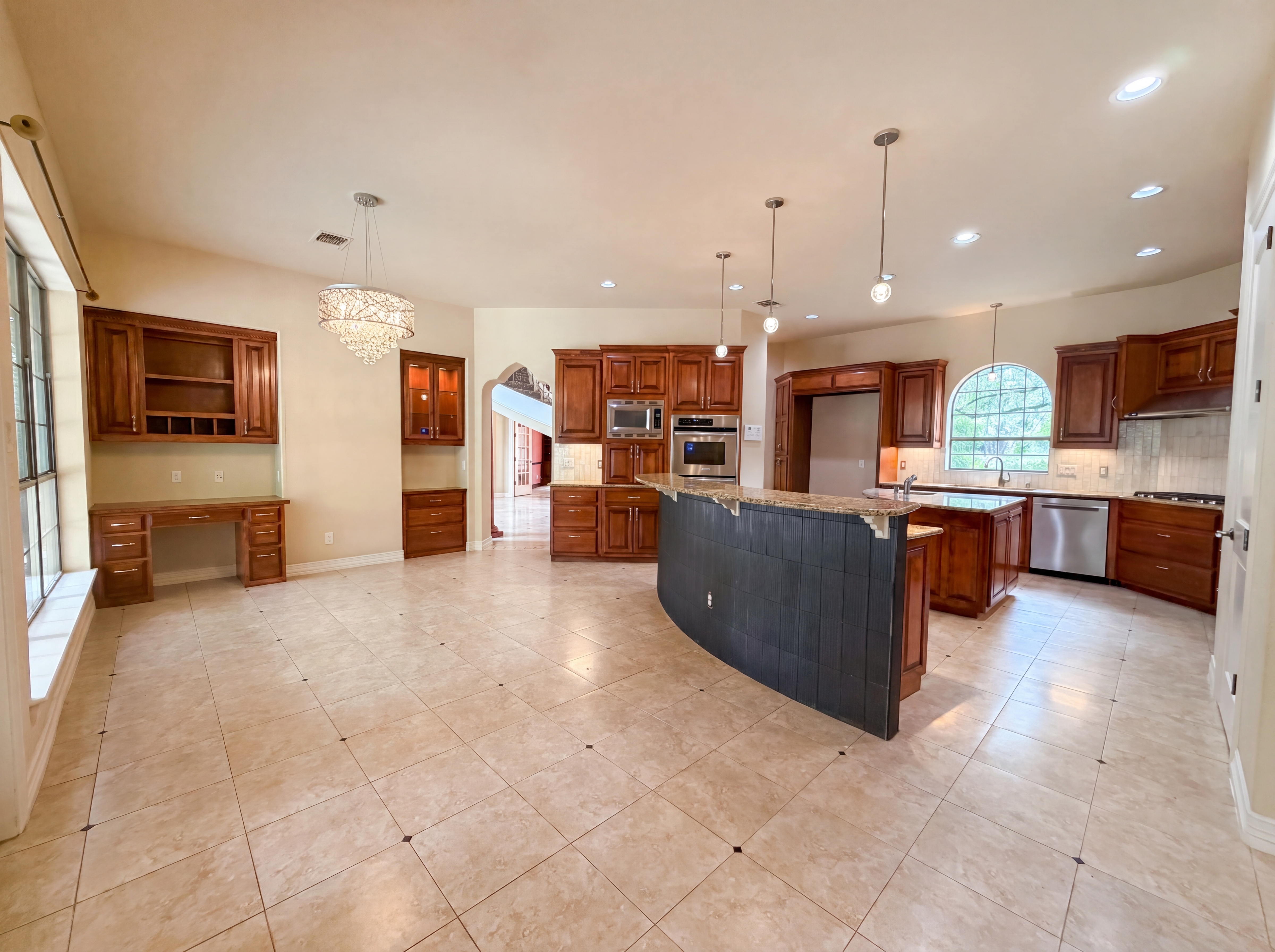 Photo 2 of 23 of 20646 Wahl Ln, San Antonio, TX