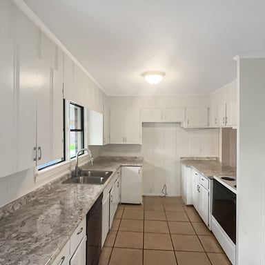 Property photo 2 of 3950 Skyland Blvd E