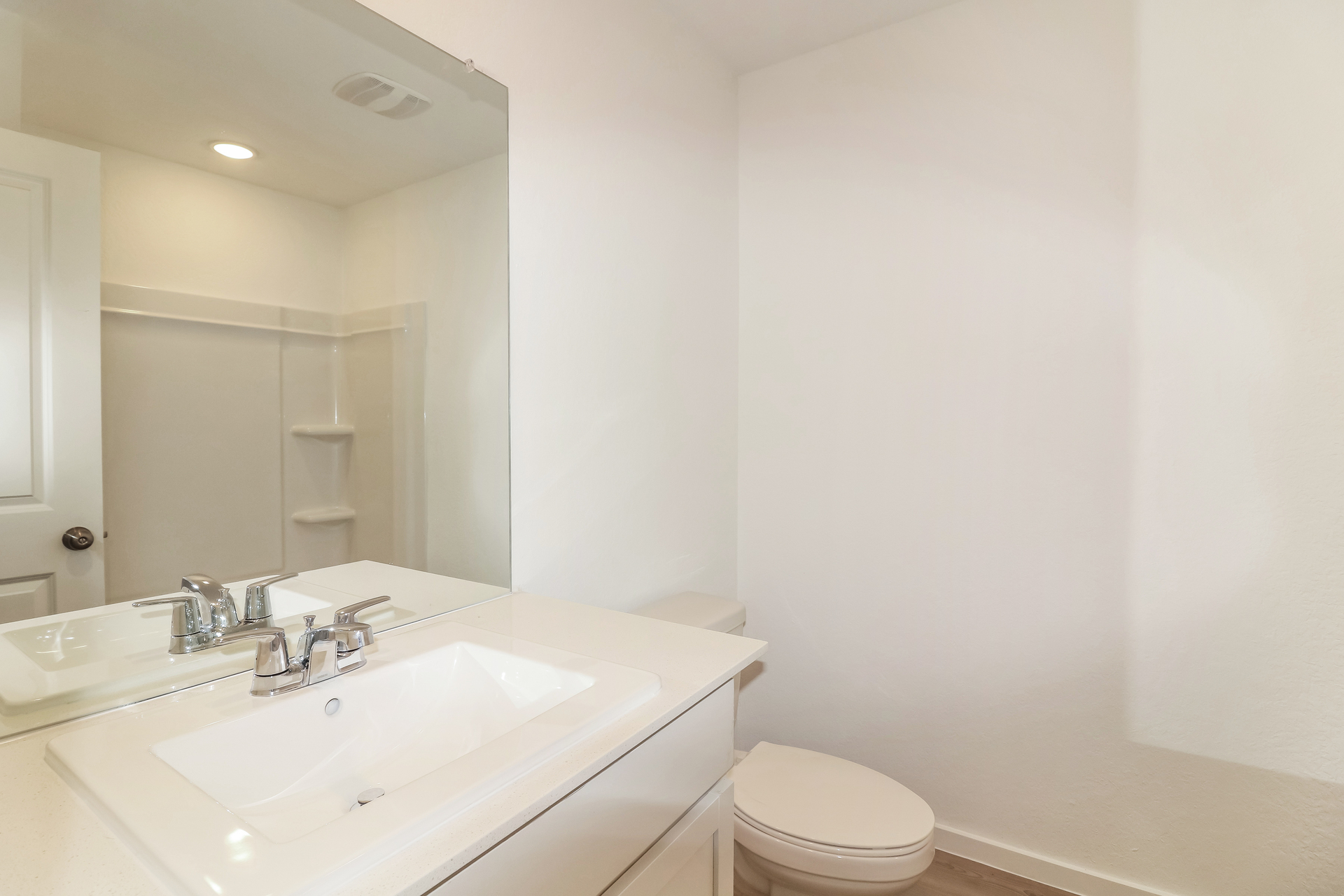 Photo 15 of 27 of 109 Meadowbrook Dr, Odem, TX