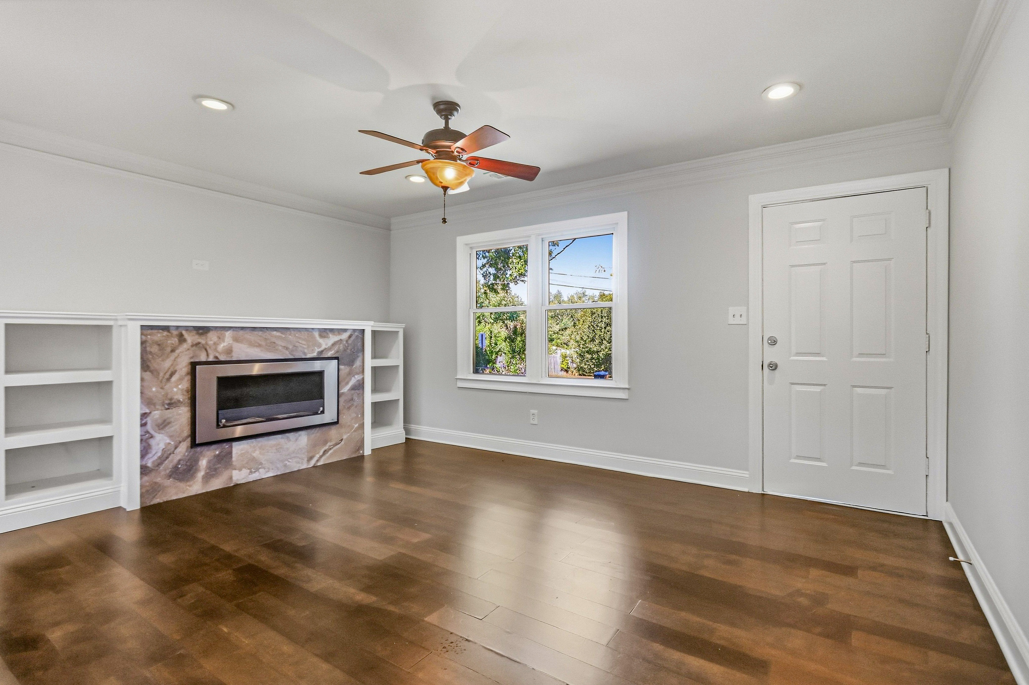 Photo 3 of 19 of 3841 Lavilla Dr, Powder Springs, GA