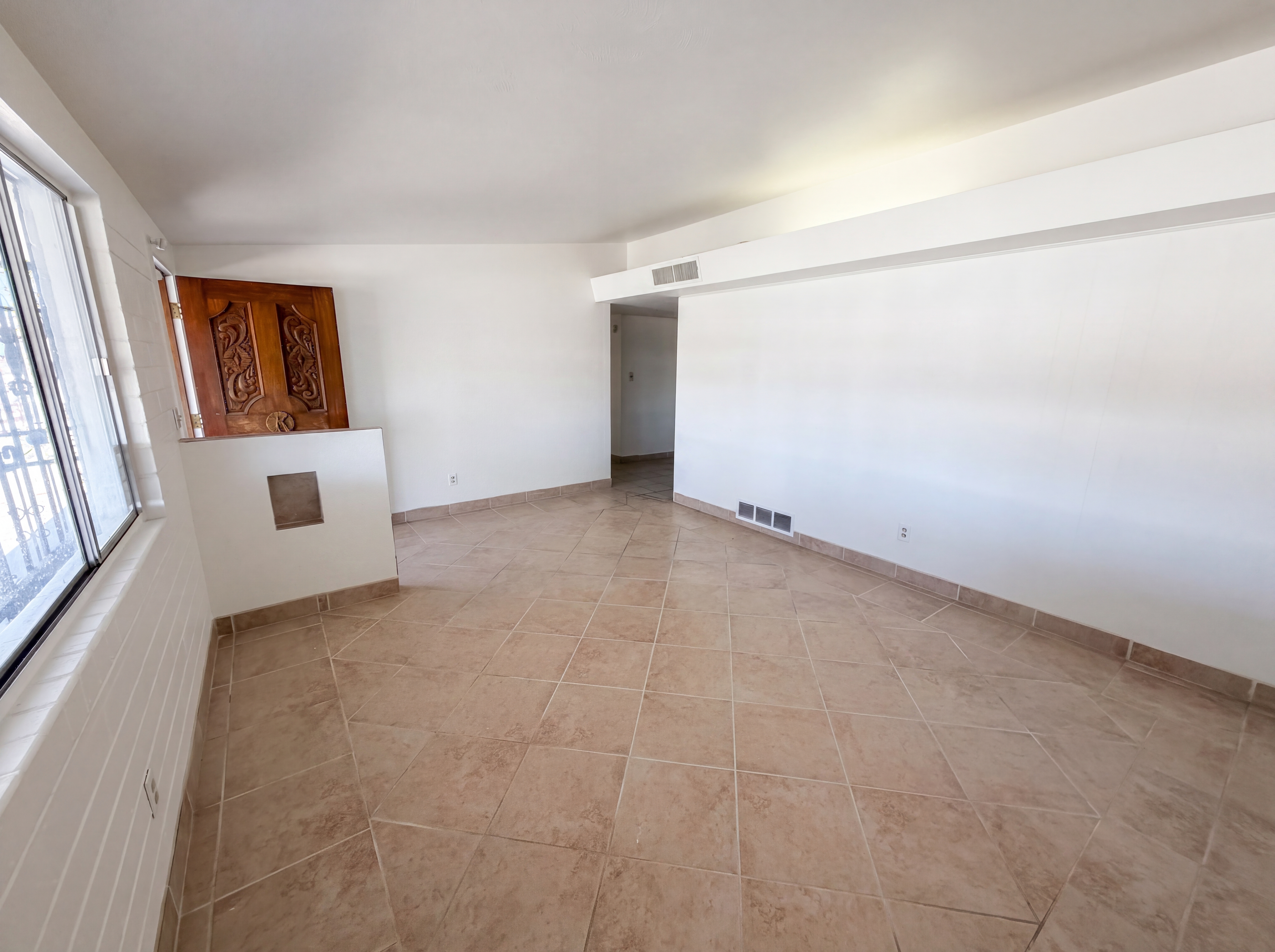 Photo 3 of 24 of 1133 W Edgewater Dr, Tucson, AZ