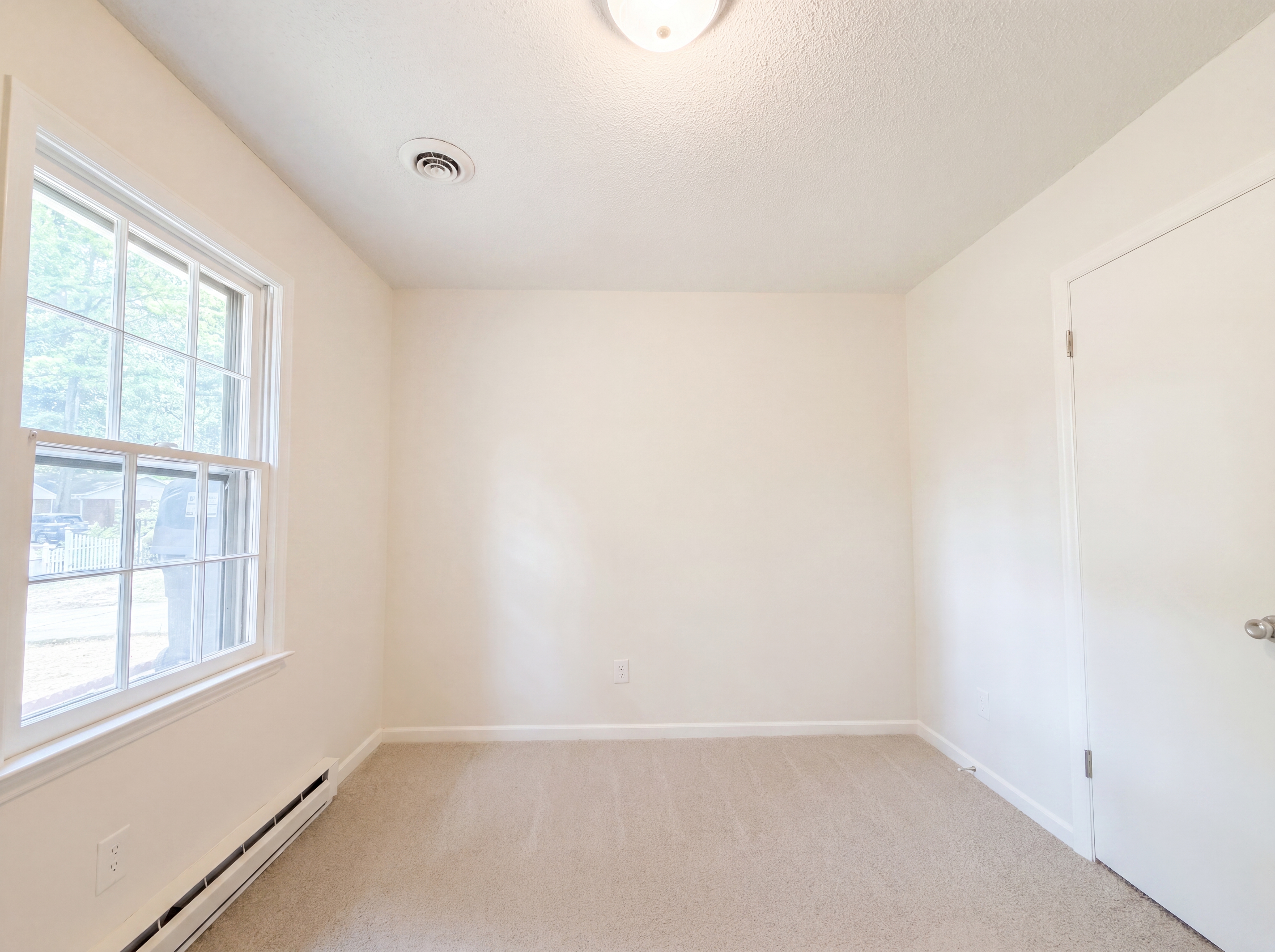 Photo 16 of 23 of 4708 Chaucer Dr, Greensboro, NC