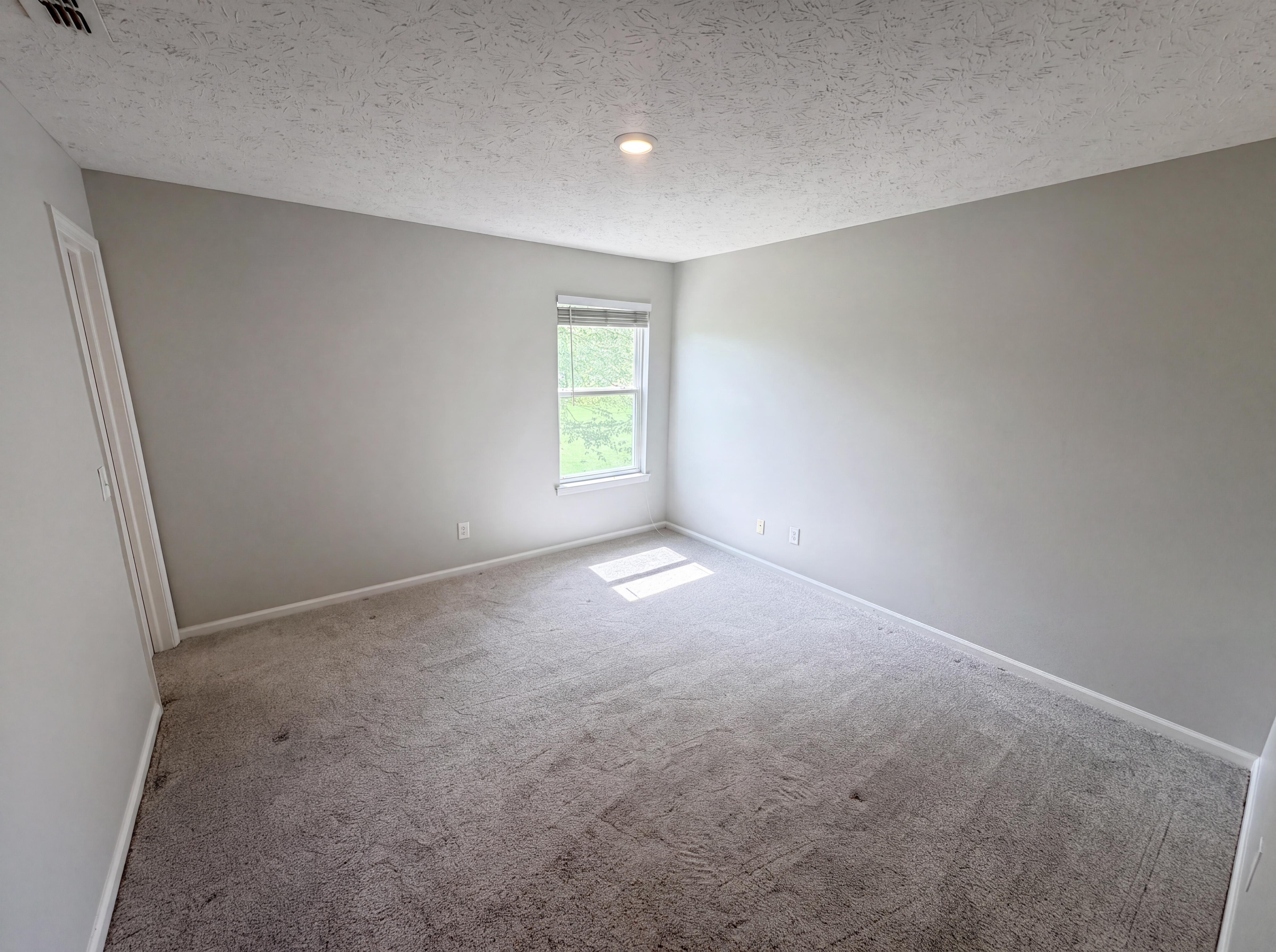 Photo 13 of 27 of 18676 Mill Grove Dr, Noblesville, IN