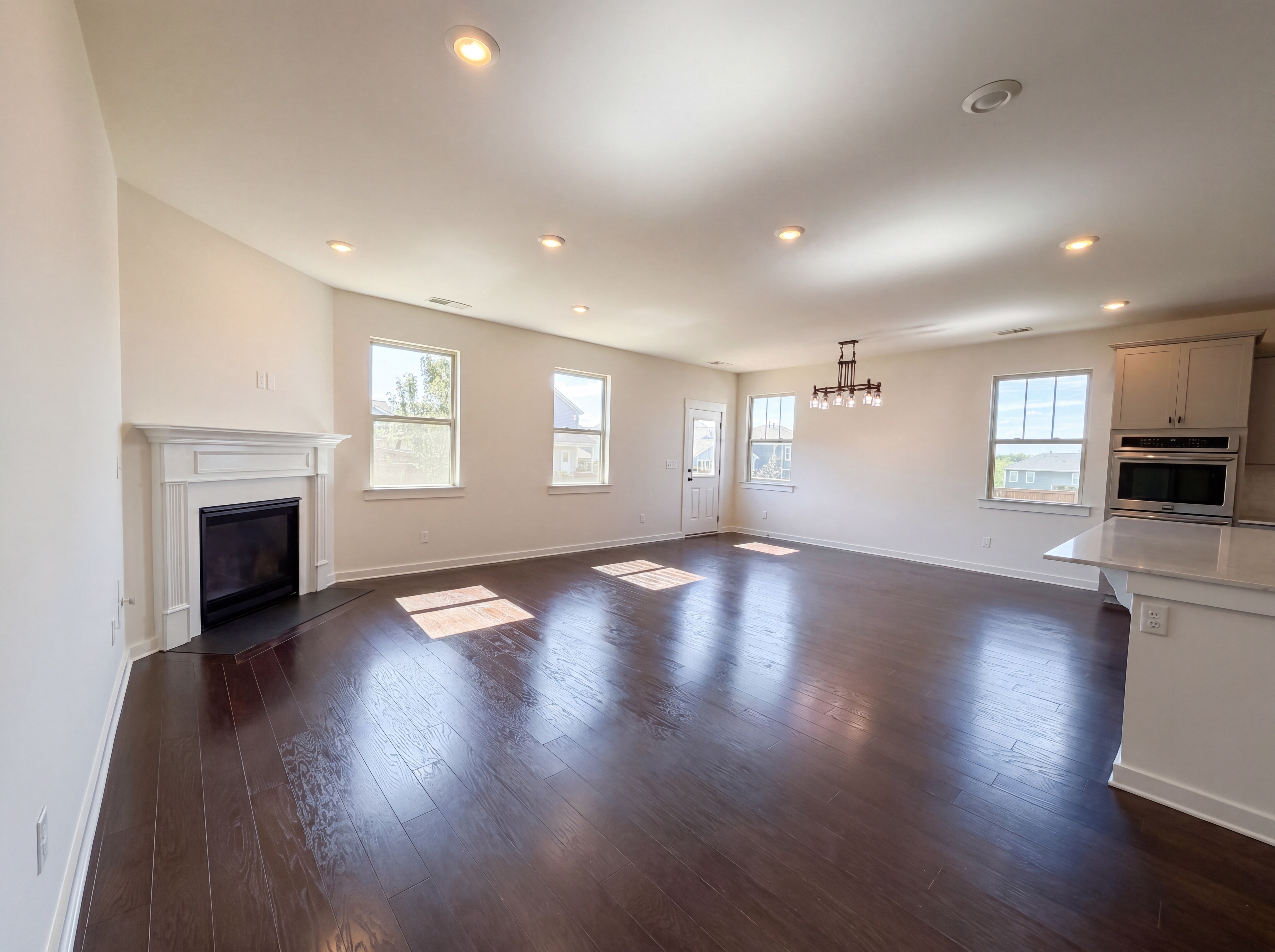 Photo 3 of 31 of 3372 Vinemont Dr, Thompsons Station, TN