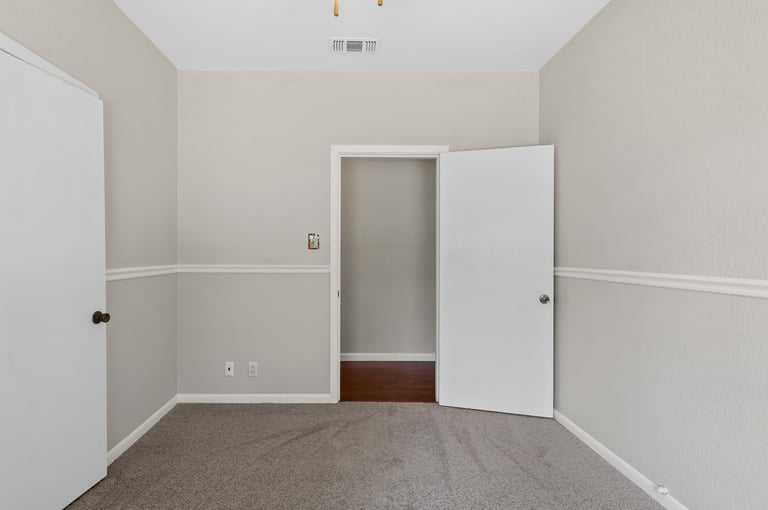 Photo 16 of 30 - 1404 Stanwood Ave, Cleburne, TX 76033