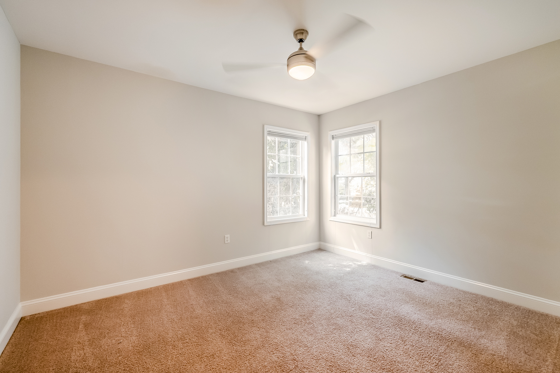 Photo 12 of 20 of 4933 Lee St NE, Washington, DC