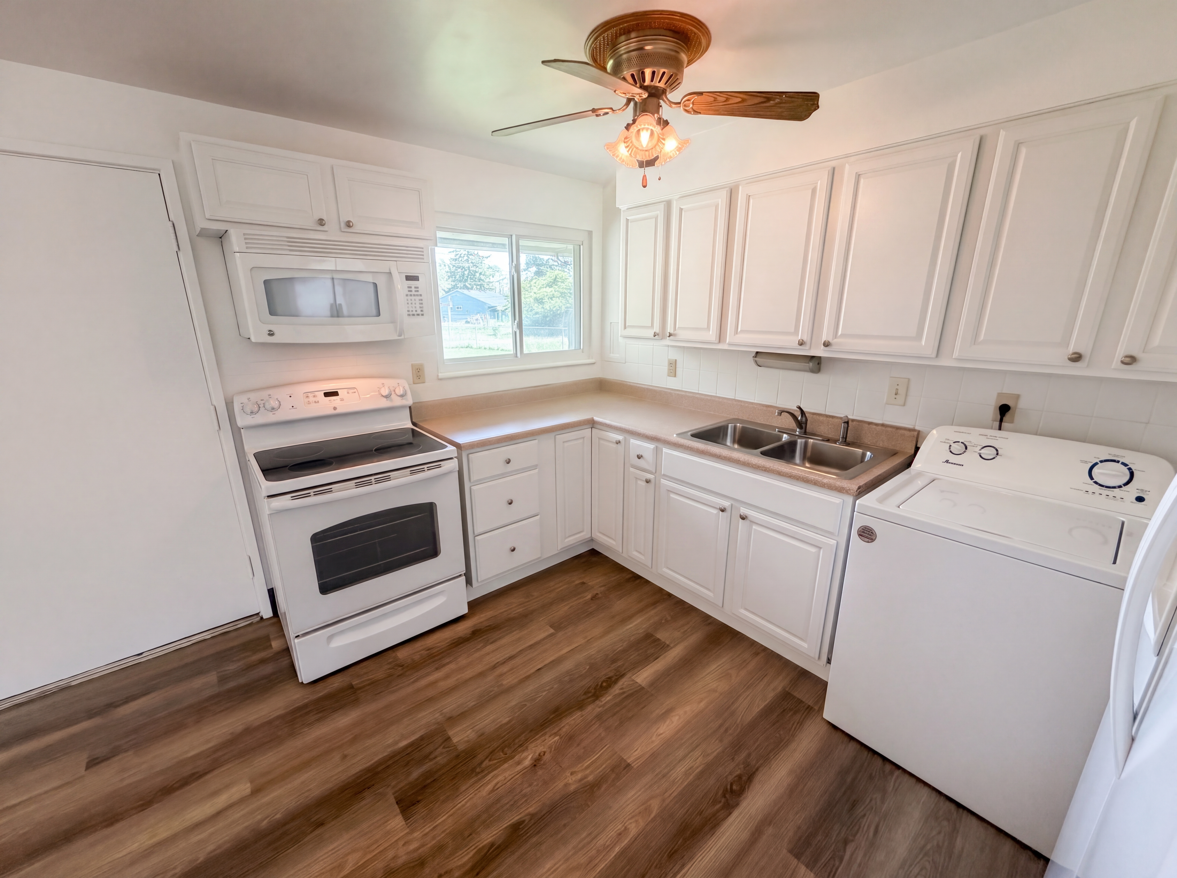 Photo 7 of 19 of 924 Miriam Dr W, Columbus, OH