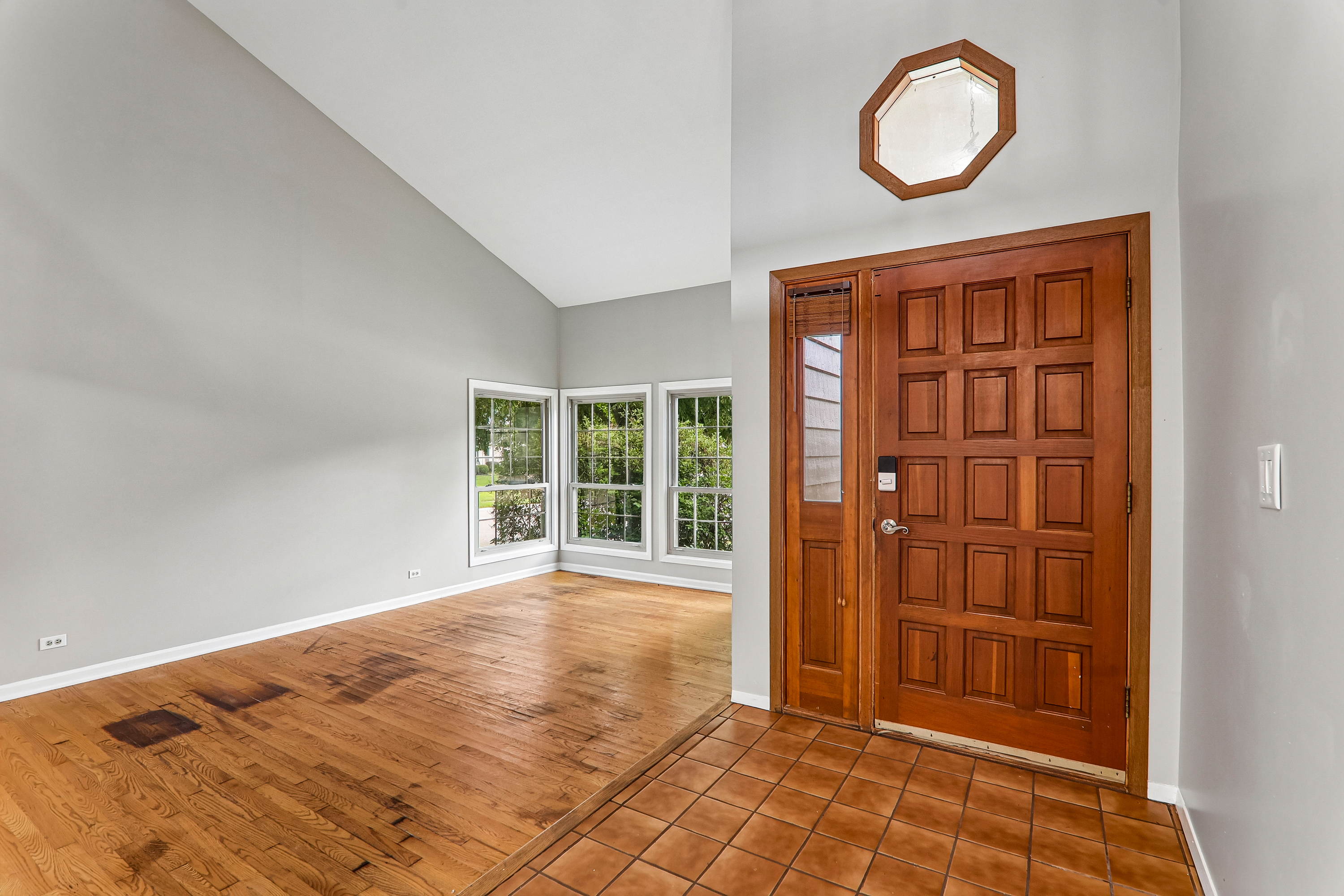 Photo 21 of 41 of 4399 Bluebird Ct, Gurnee, IL