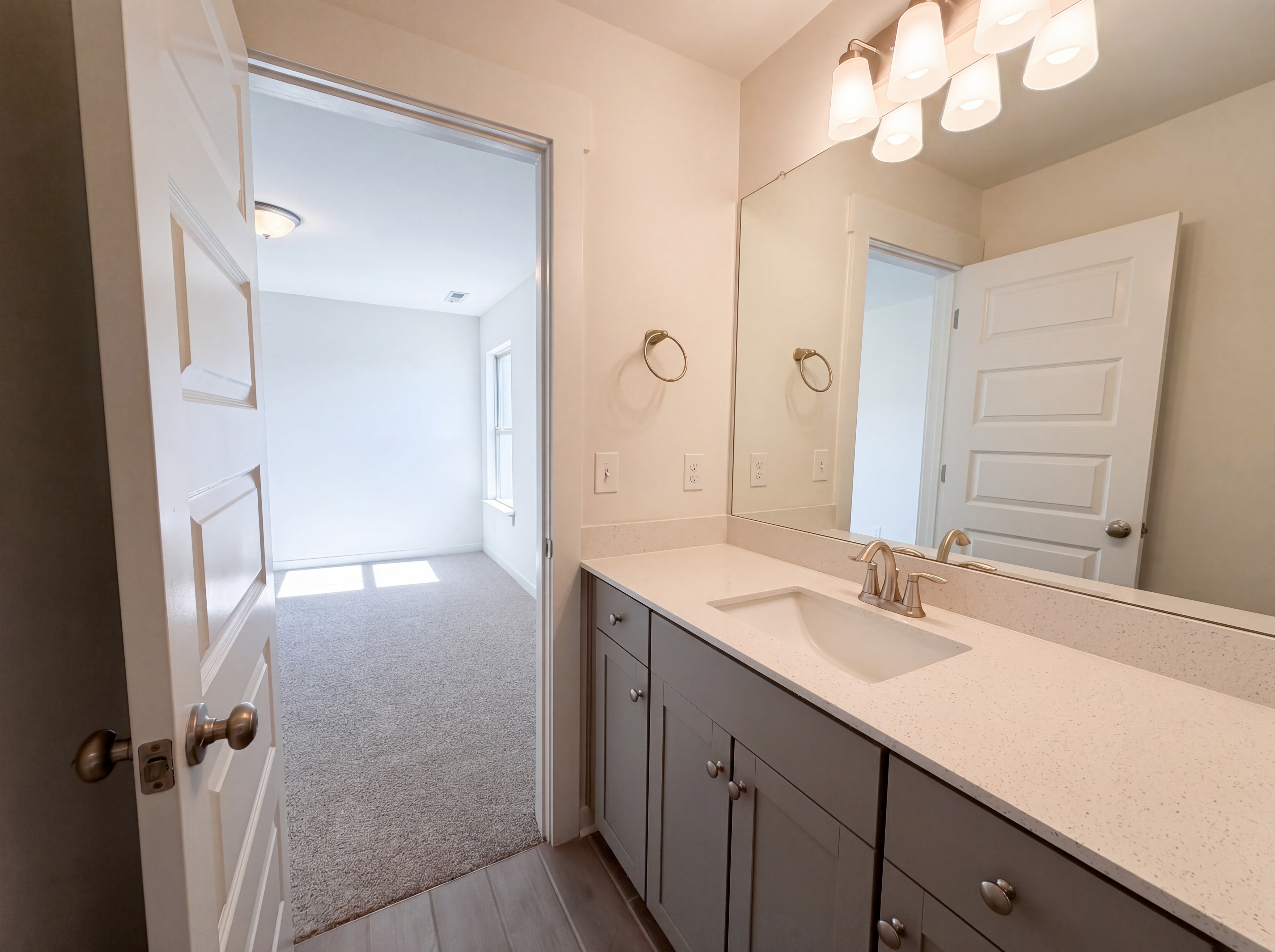 Photo 17 of 31 of 3372 Vinemont Dr, Thompsons Station, TN