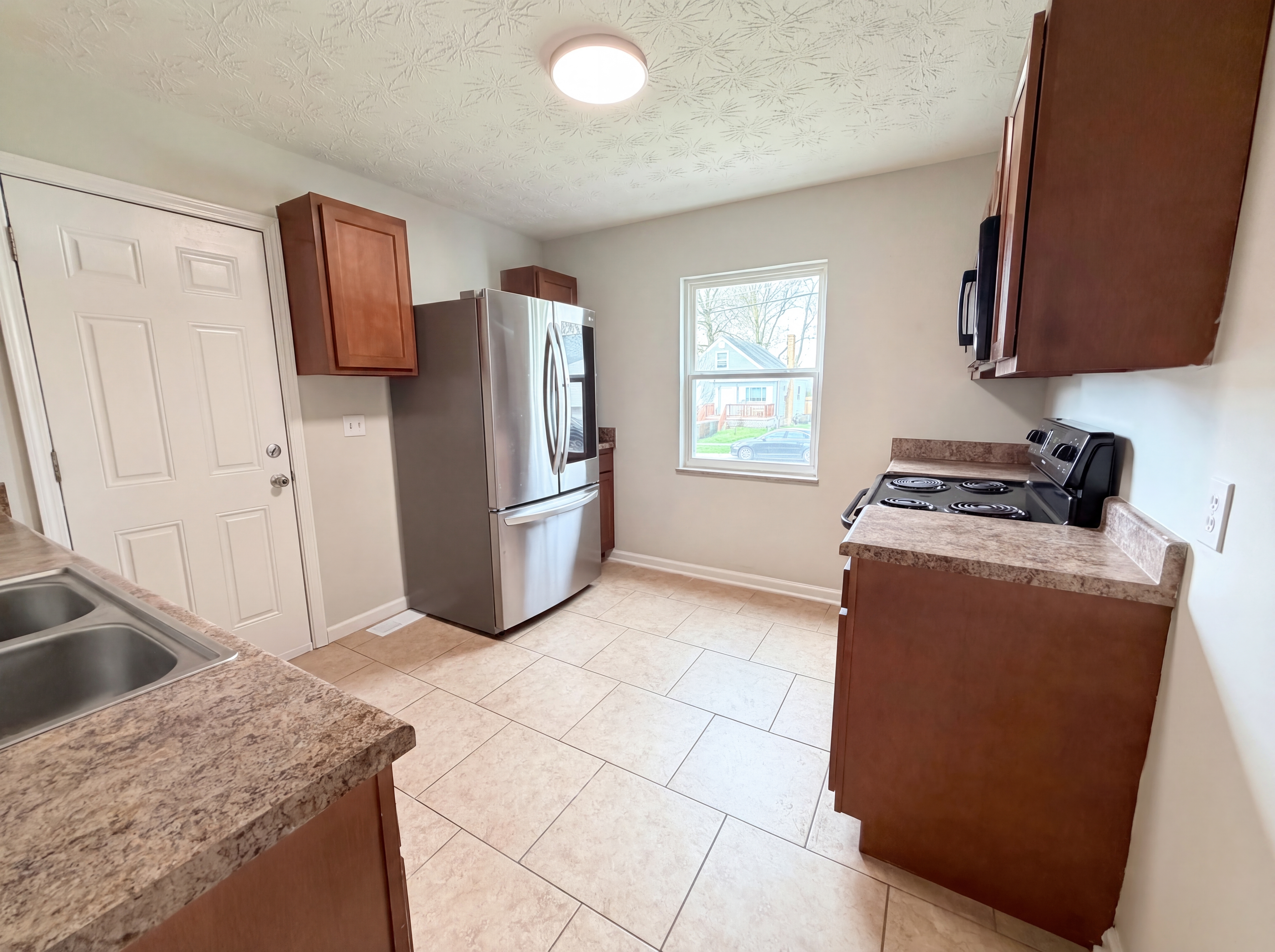 Photo 2 of 25 of 8456 Jackies Dr, Cincinnati, OH