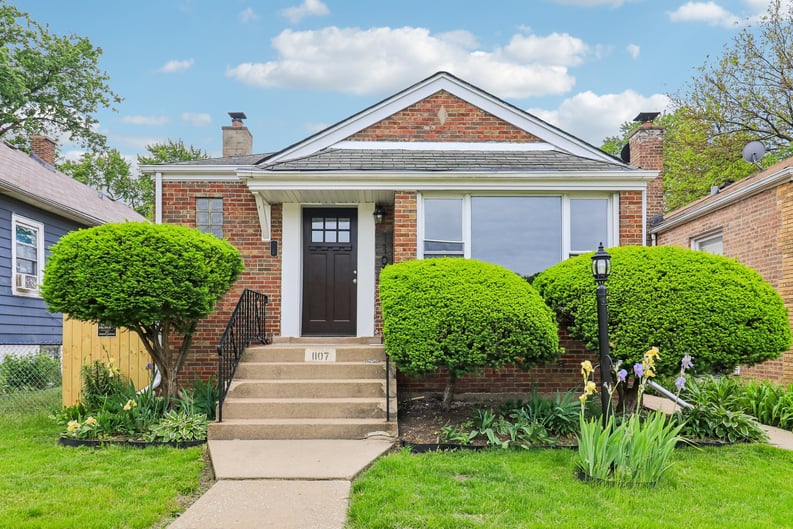 Property photo 1 of 1107 W 101st St