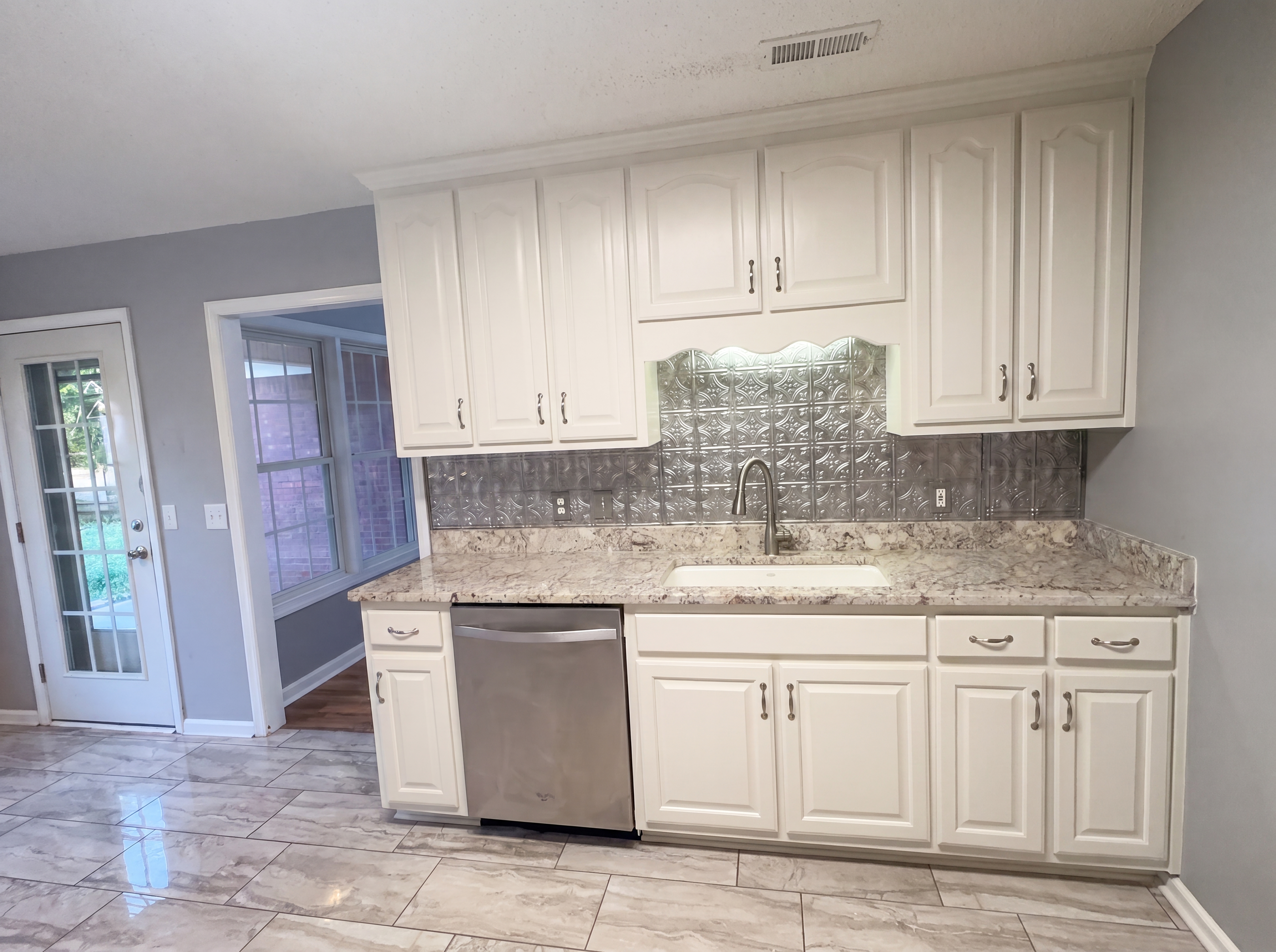 Photo 6 of 19 of 223 Williston Dr, Huntsville, AL